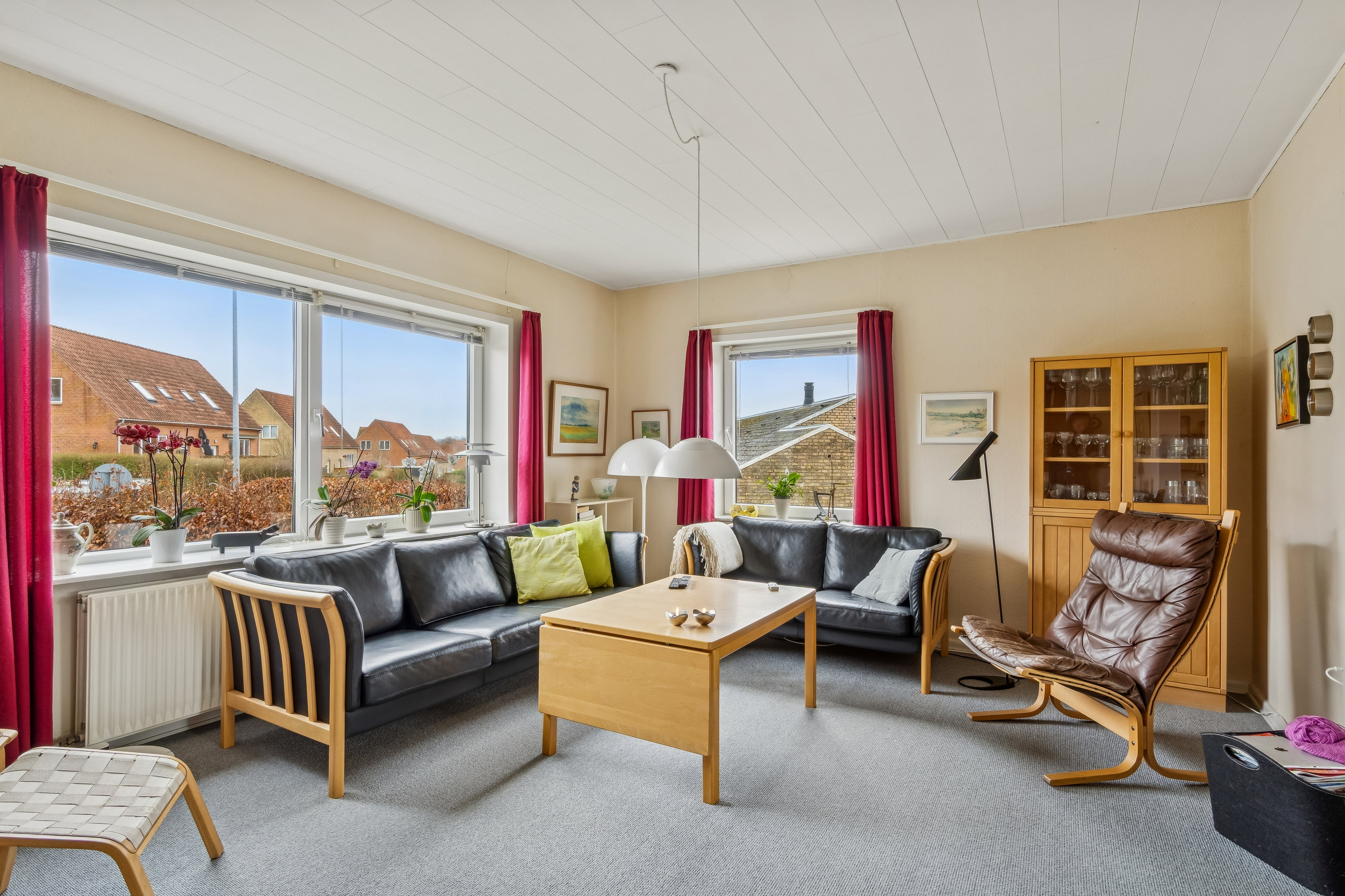 Fremhævet stue billede i fuldskærmstilstand. Billede af Solbakken 4, 6300 Gråsten