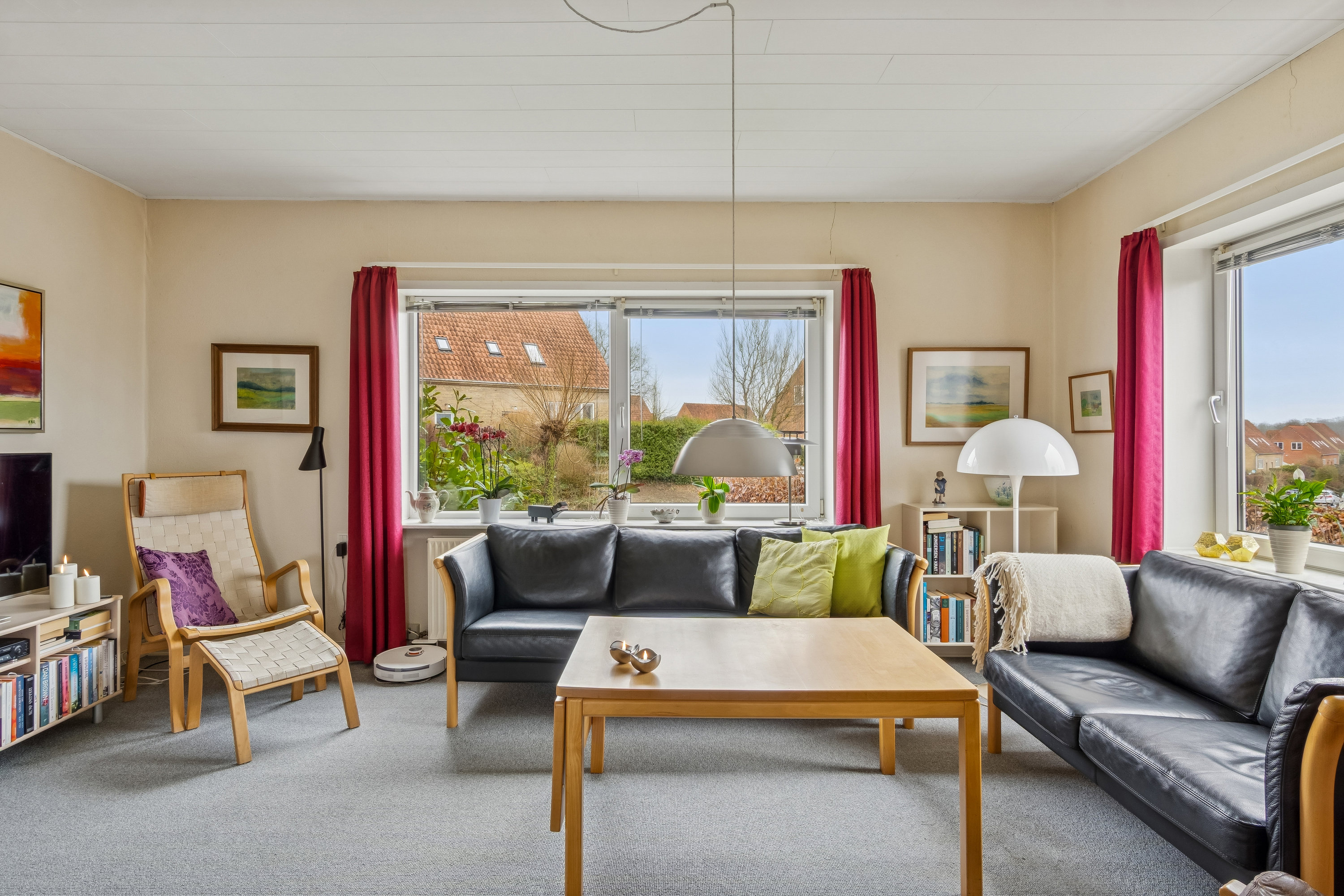 Fremhævet stue billede i fuldskærmstilstand. Billede af Solbakken 4, 6300 Gråsten