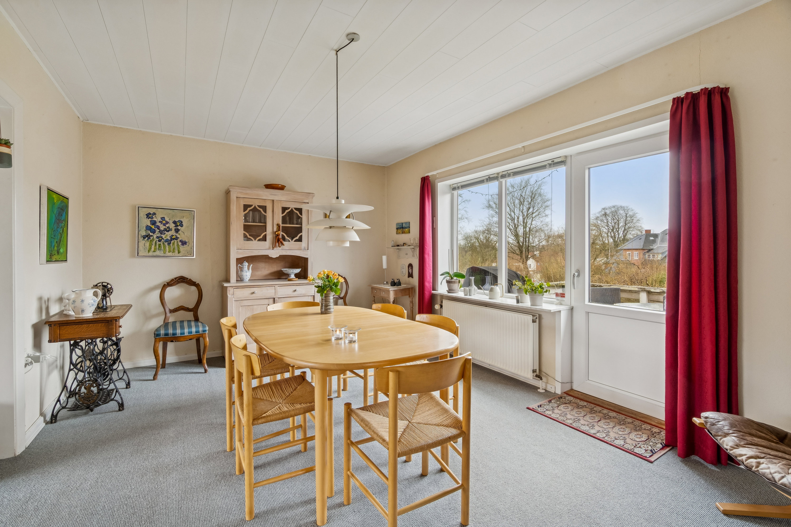 Fremhævet stue billede i fuldskærmstilstand. Billede af Solbakken 4, 6300 Gråsten