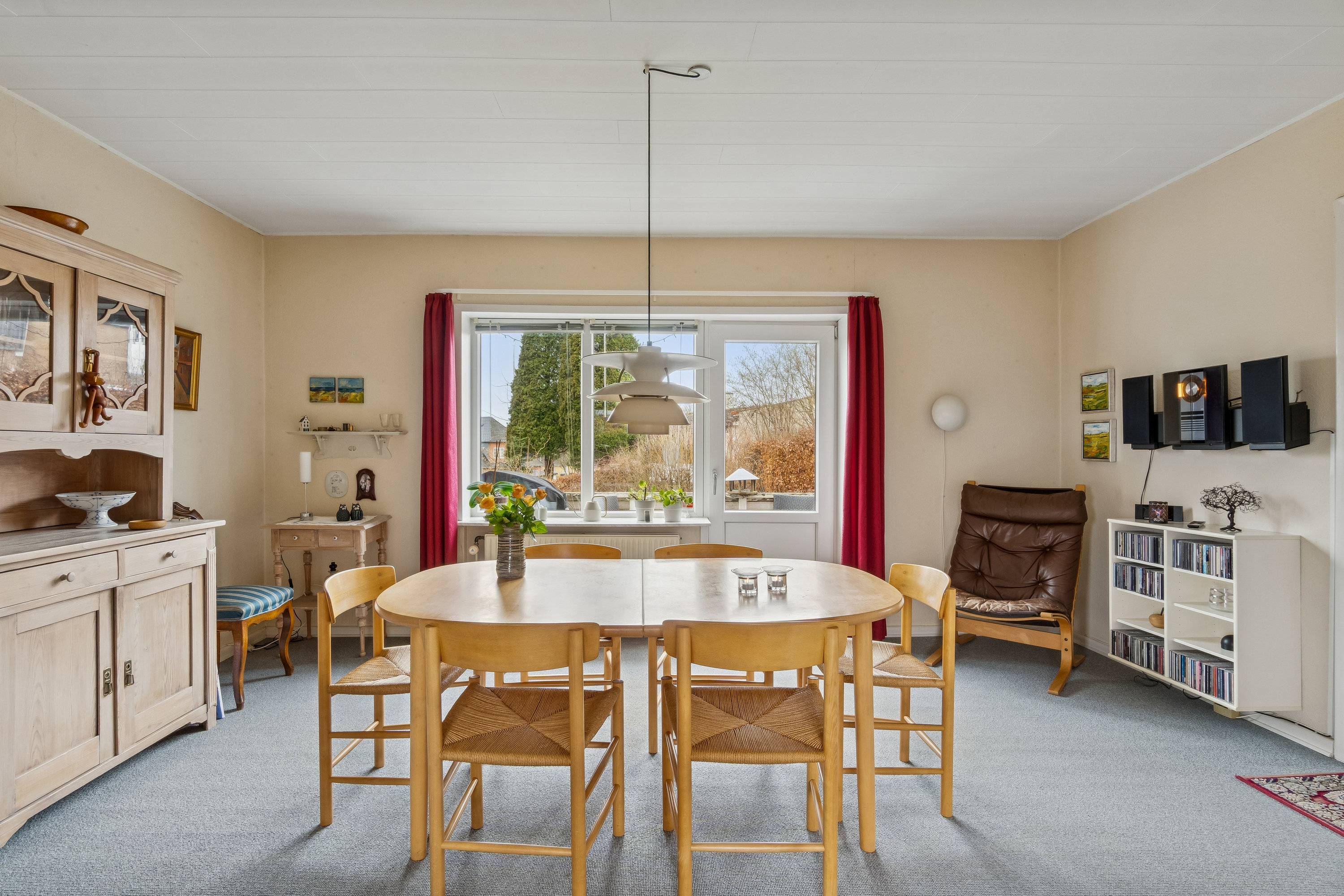 Fremhævet stue billede i fuldskærmstilstand. Billede af Solbakken 4, 6300 Gråsten