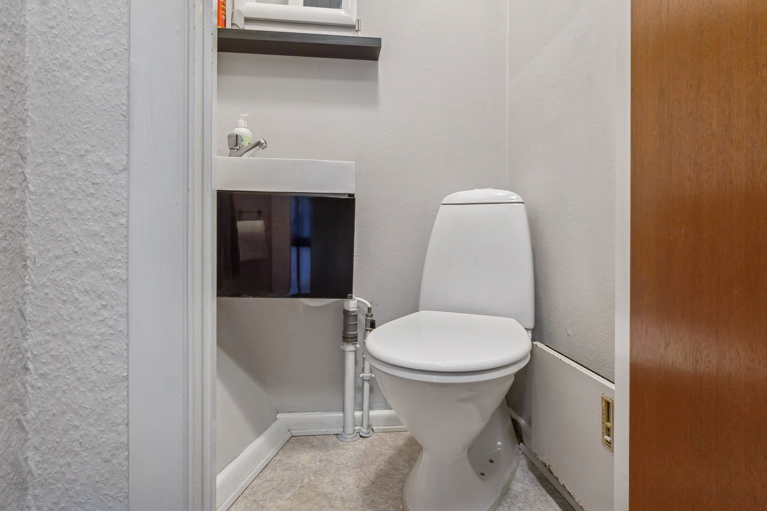 Fremhævet gæstetoilet billede i fuldskærmstilstand. Billede af Solbakken 4, 6300 Gråsten