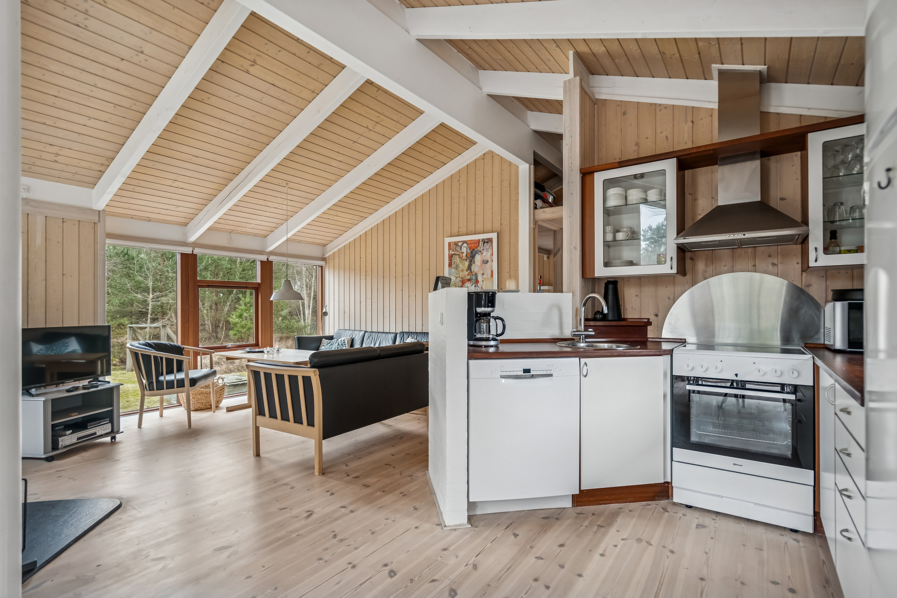 Fremhævet køkken billede i fuldskærmstilstand. Billede af Banstensvejen 98, Østerby, 9940 Læsø