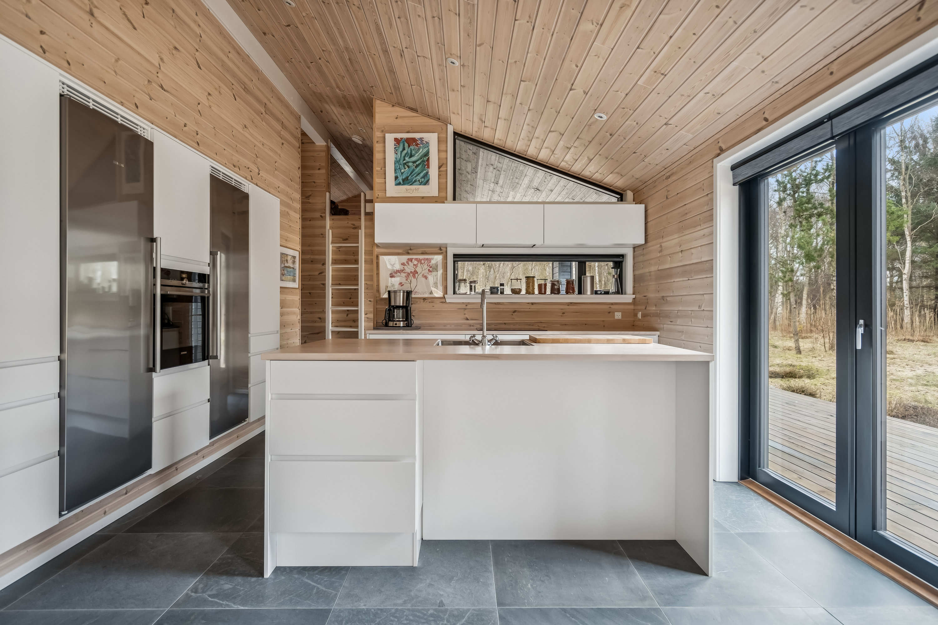 Fremhævet køkken billede i fuldskærmstilstand. Billede af Mosevej 8, Østerby, 9940 Læsø