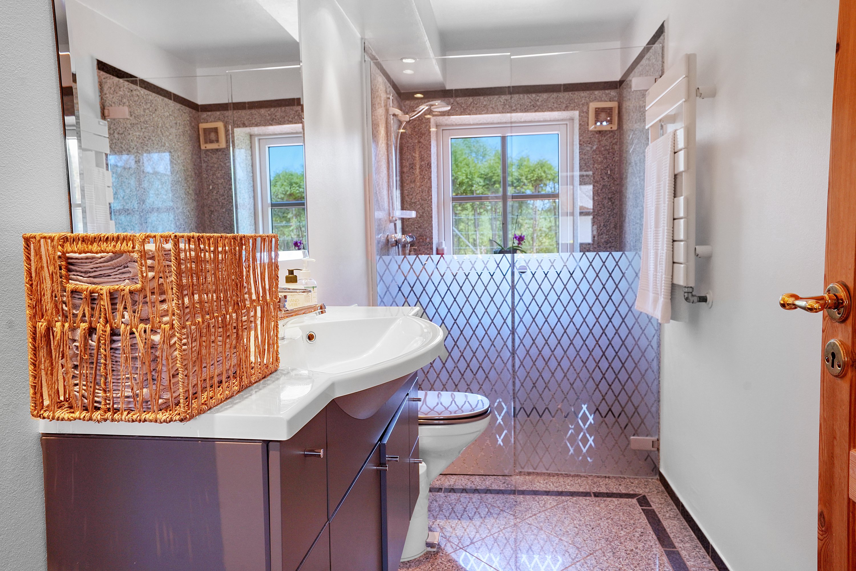 Fremhævet badeværelse billede i fuldskærmstilstand. Billede af Harløsevej 184, 3400 Hillerød