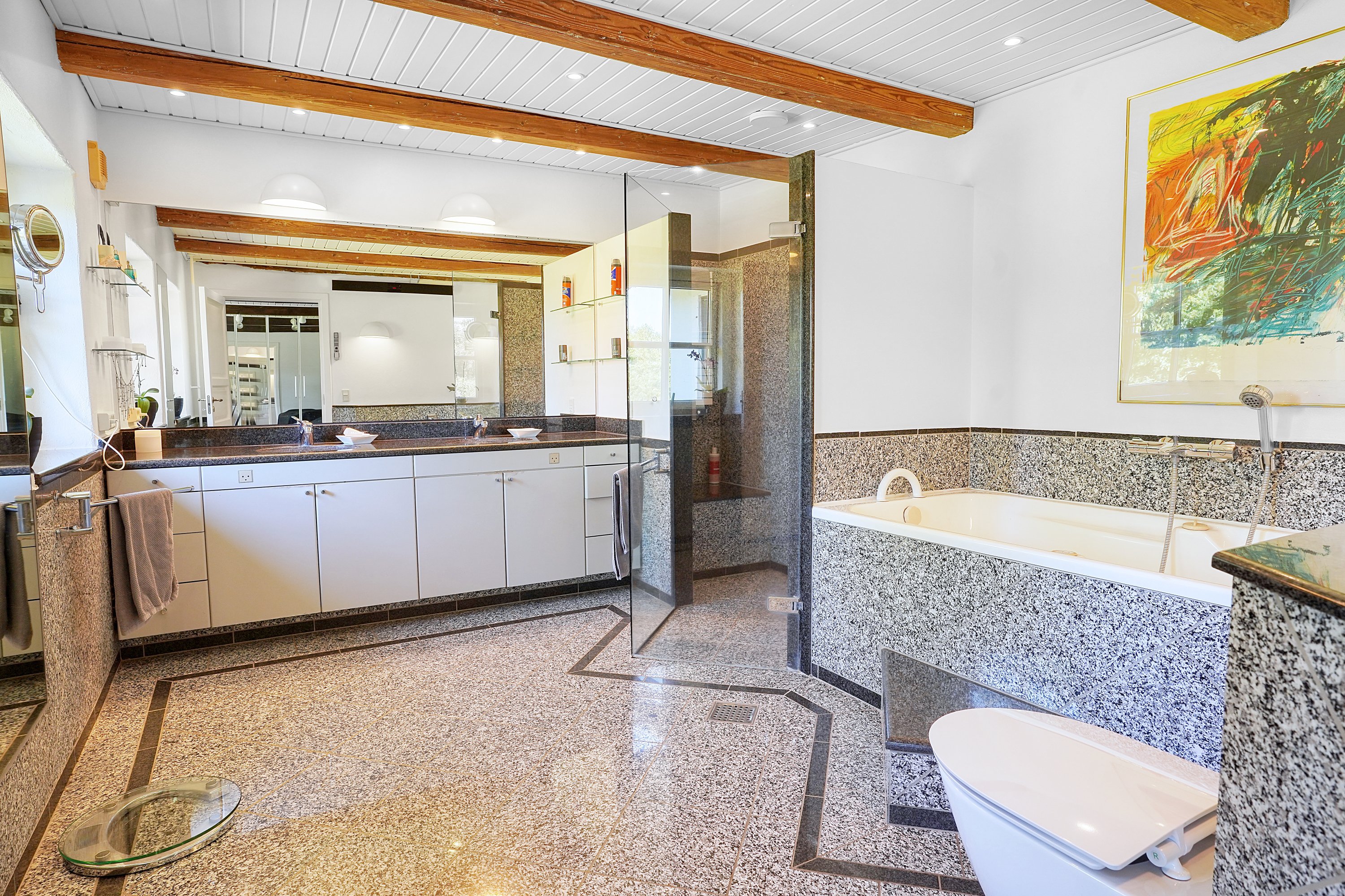 Fremhævet badeværelse billede i fuldskærmstilstand. Billede af Harløsevej 184, 3400 Hillerød