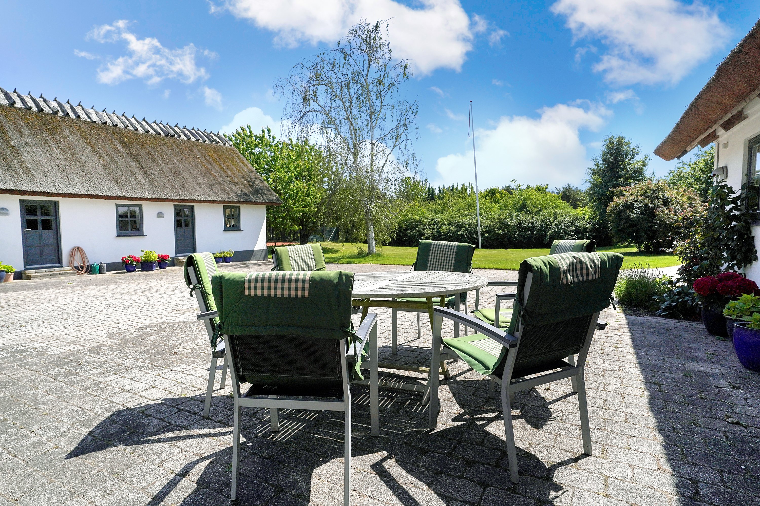 Fremhævet terrasse billede i fuldskærmstilstand. Billede af Harløsevej 184, 3400 Hillerød