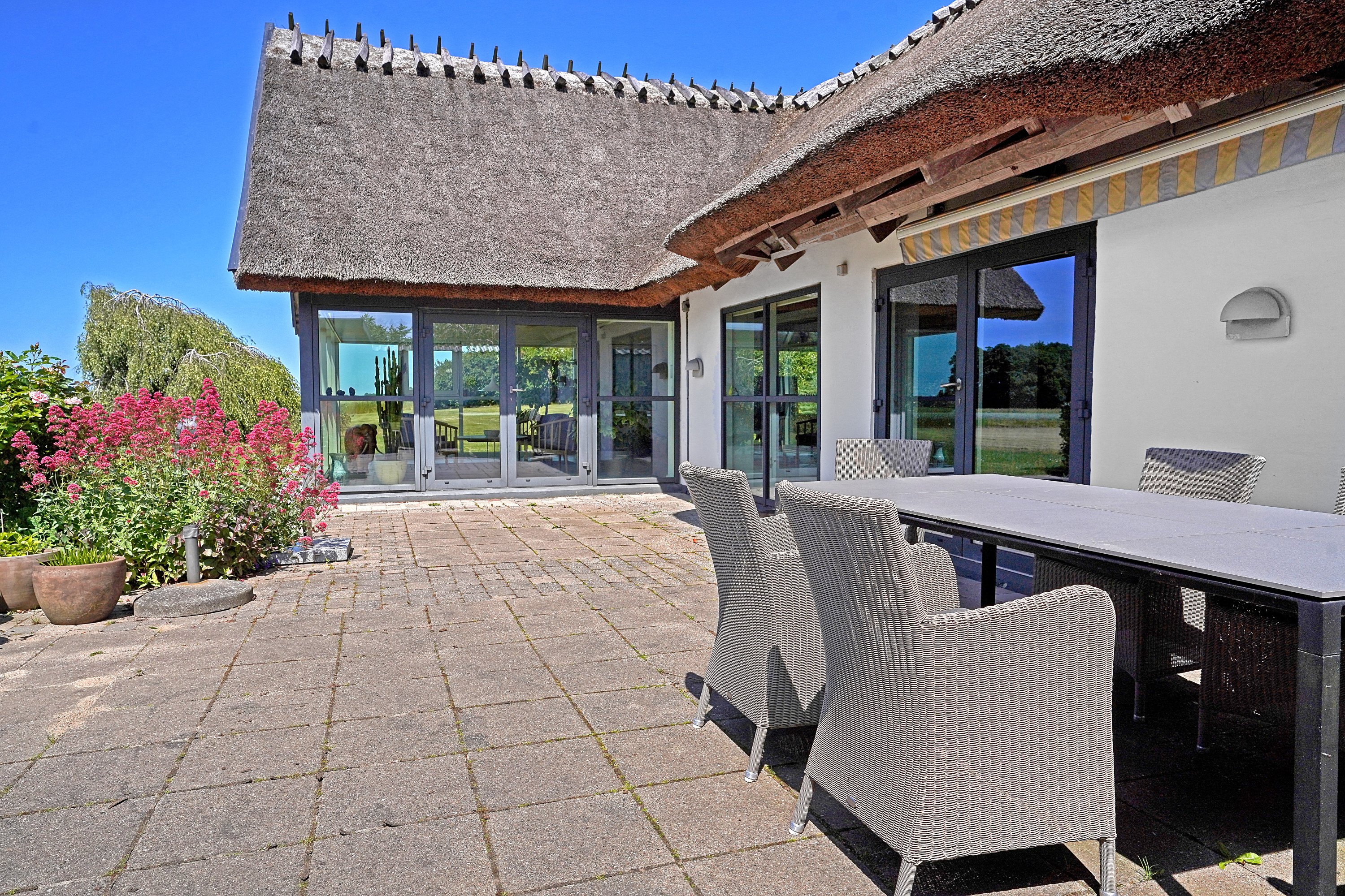 Fremhævet terrasse billede i fuldskærmstilstand. Billede af Harløsevej 184, 3400 Hillerød