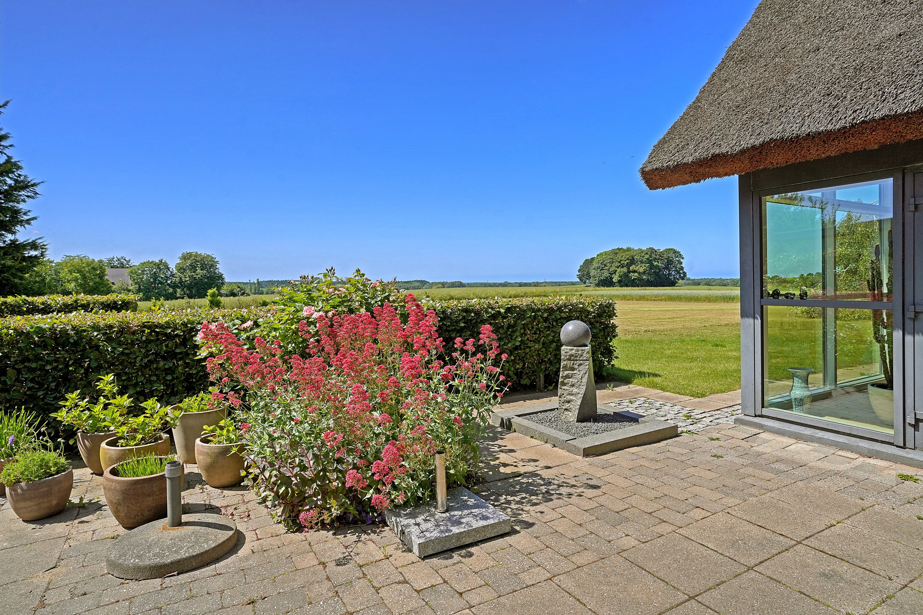 Fremhævet terrasse billede i fuldskærmstilstand. Billede af Harløsevej 184, 3400 Hillerød