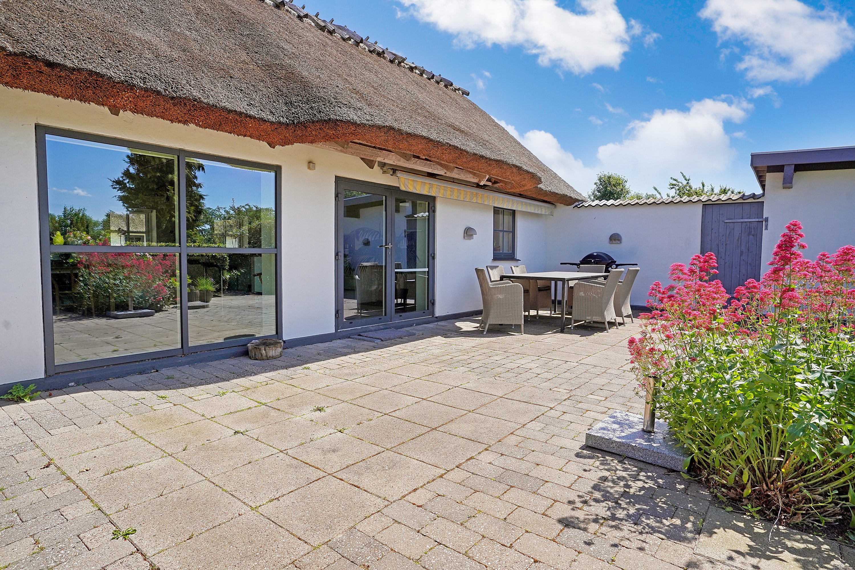 Fremhævet terrasse billede i fuldskærmstilstand. Billede af Harløsevej 184, 3400 Hillerød