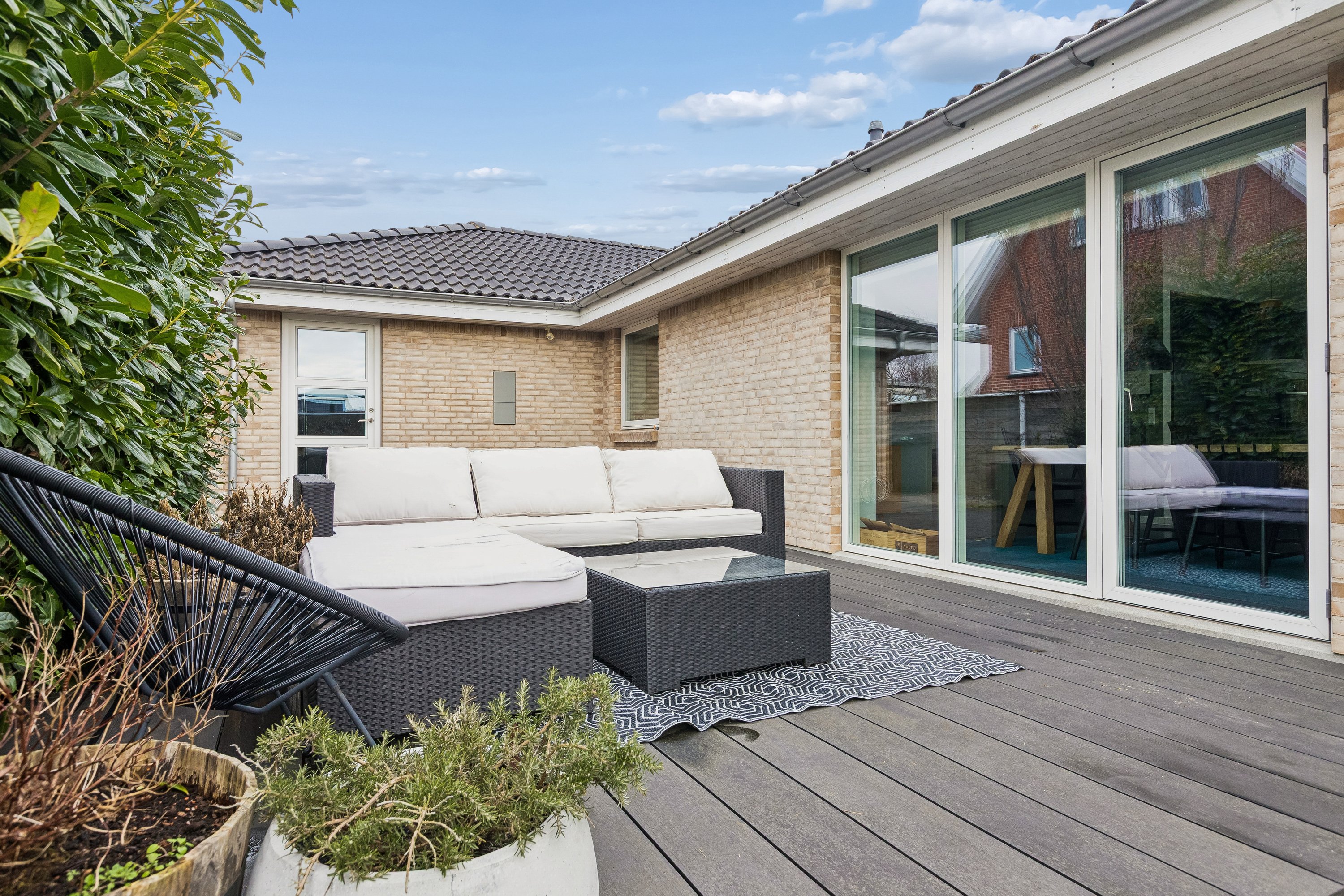 Fremhævet terrasse billede i fuldskærmstilstand. Billede af Vosborgvej 21, 2770 Kastrup