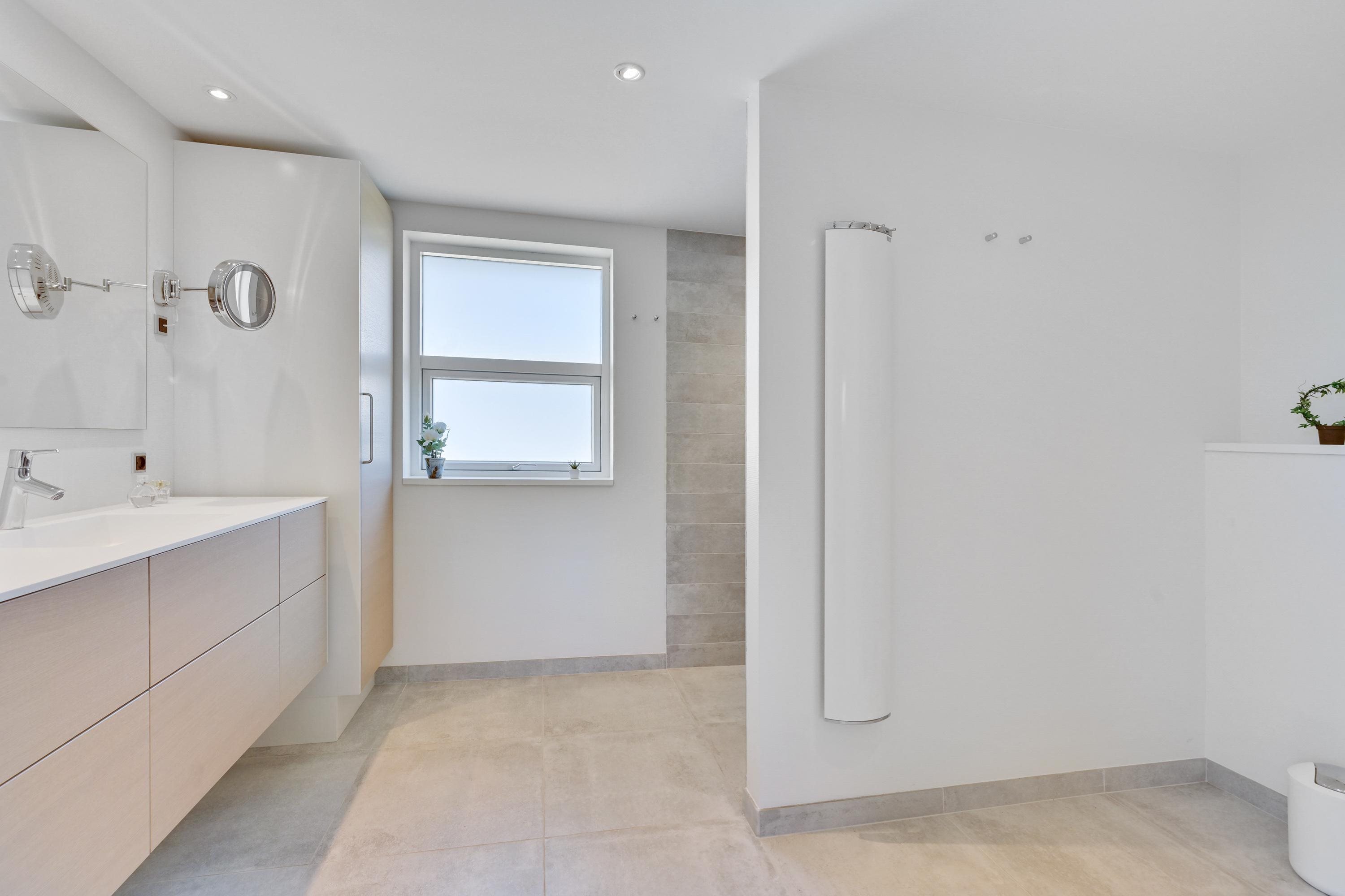 Fremhævet badeværelse billede i fuldskærmstilstand. Billede af Lodbergsvej 125, Søndervig, 6950 Ringkøbing