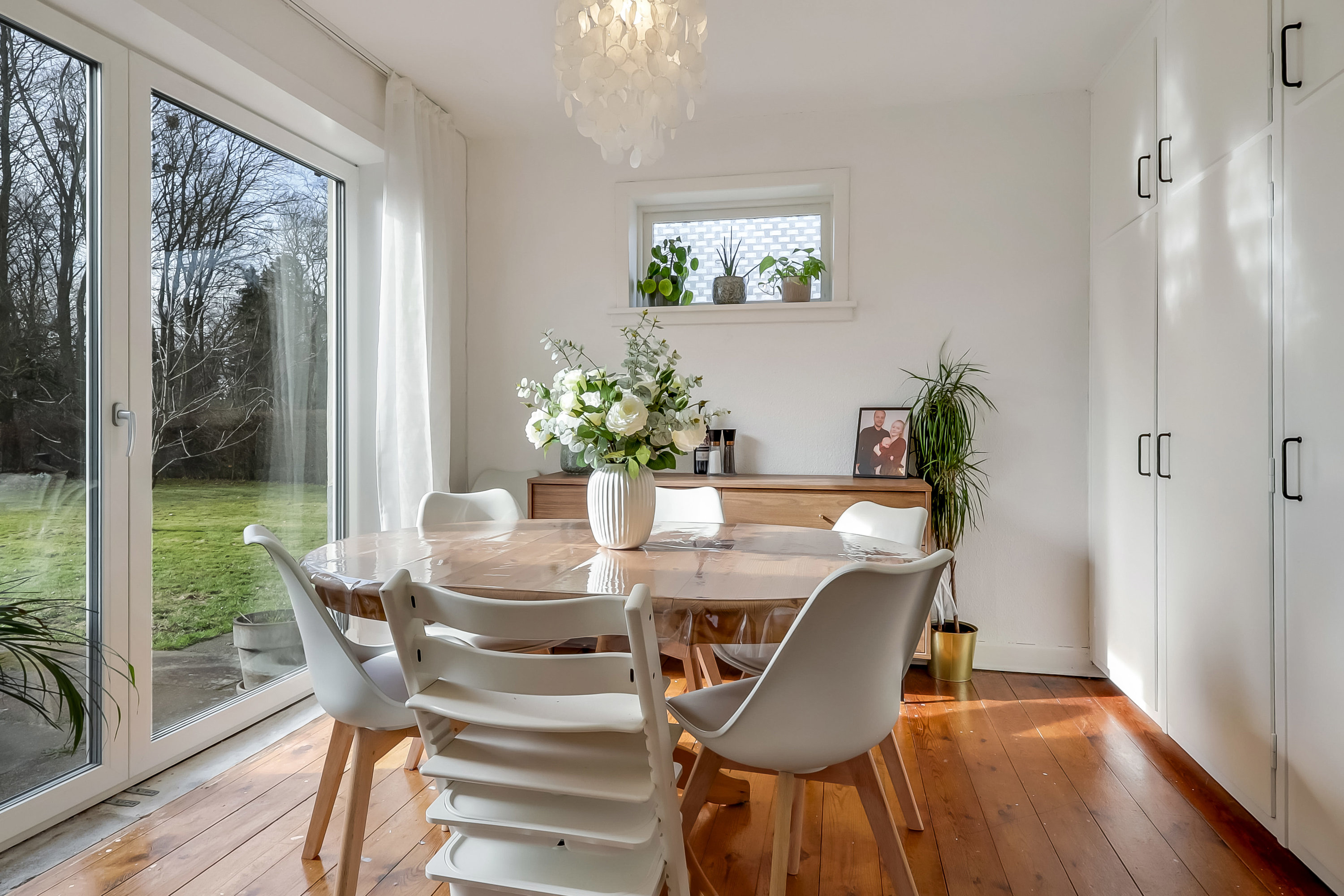 Fremhævet stue billede i fuldskærmstilstand. Billede af Kirkestien 3, 5856 Ryslinge