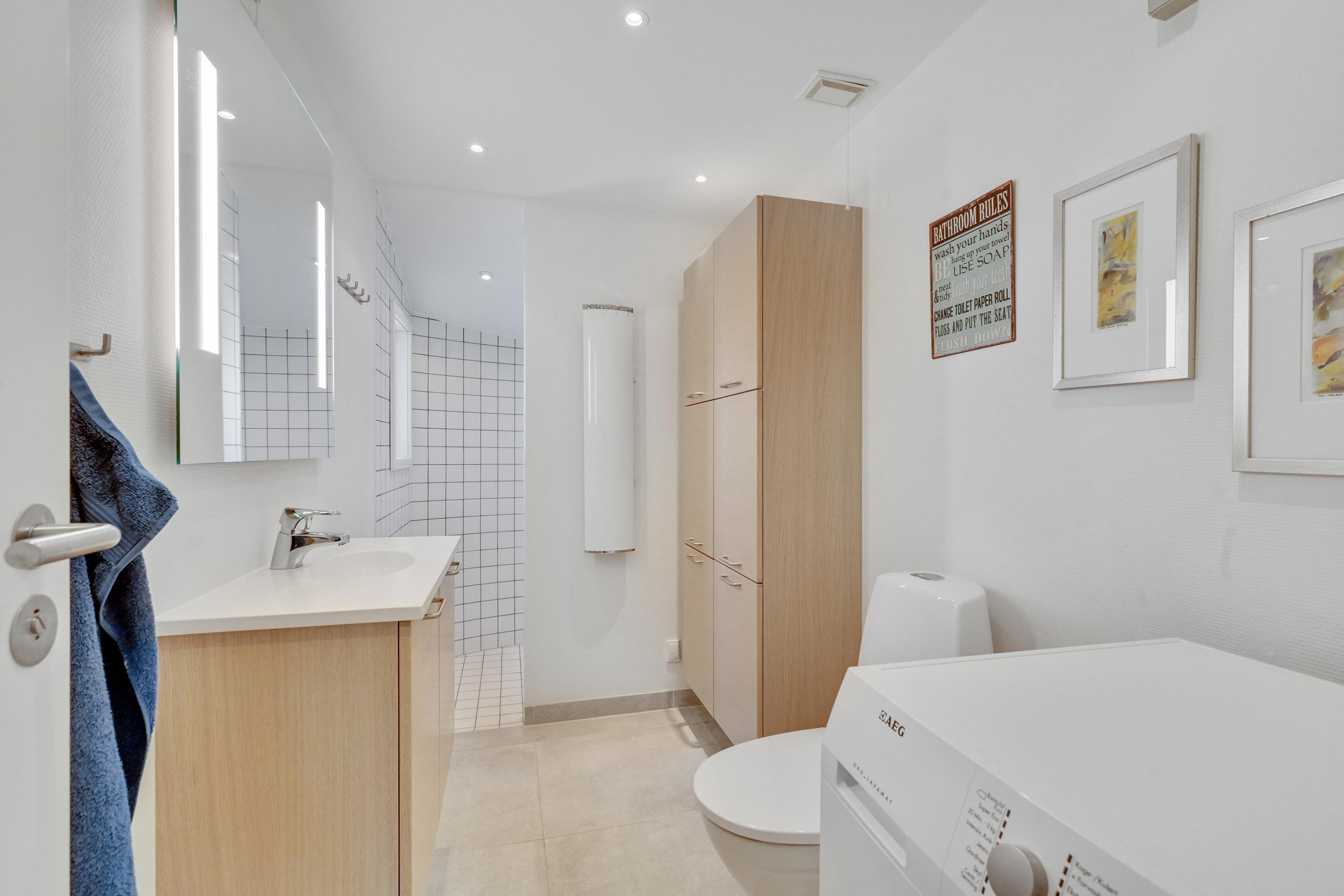 Fremhævet badeværelse billede i fuldskærmstilstand. Billede af Lodbergsvej 125, Søndervig, 6950 Ringkøbing