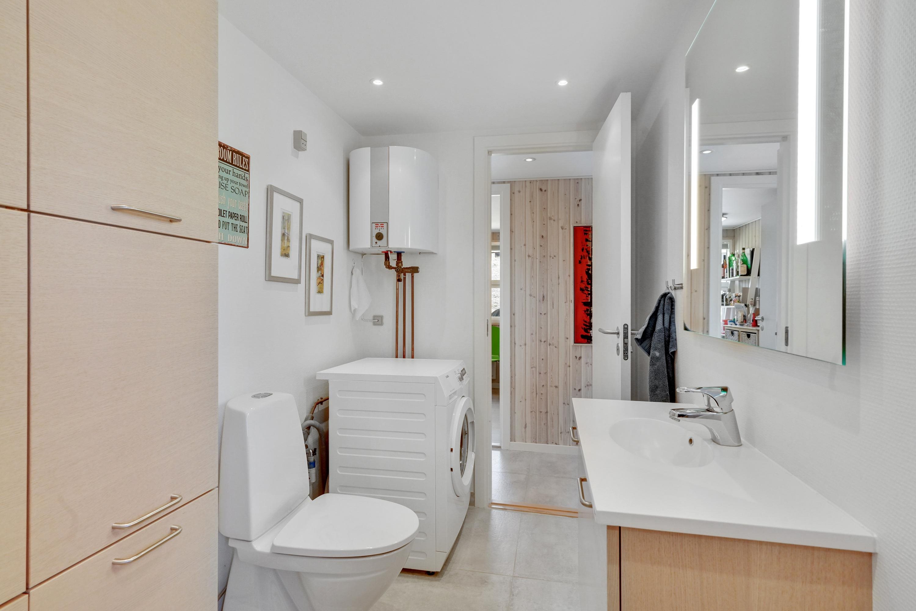 Fremhævet badeværelse billede i fuldskærmstilstand. Billede af Lodbergsvej 125, Søndervig, 6950 Ringkøbing