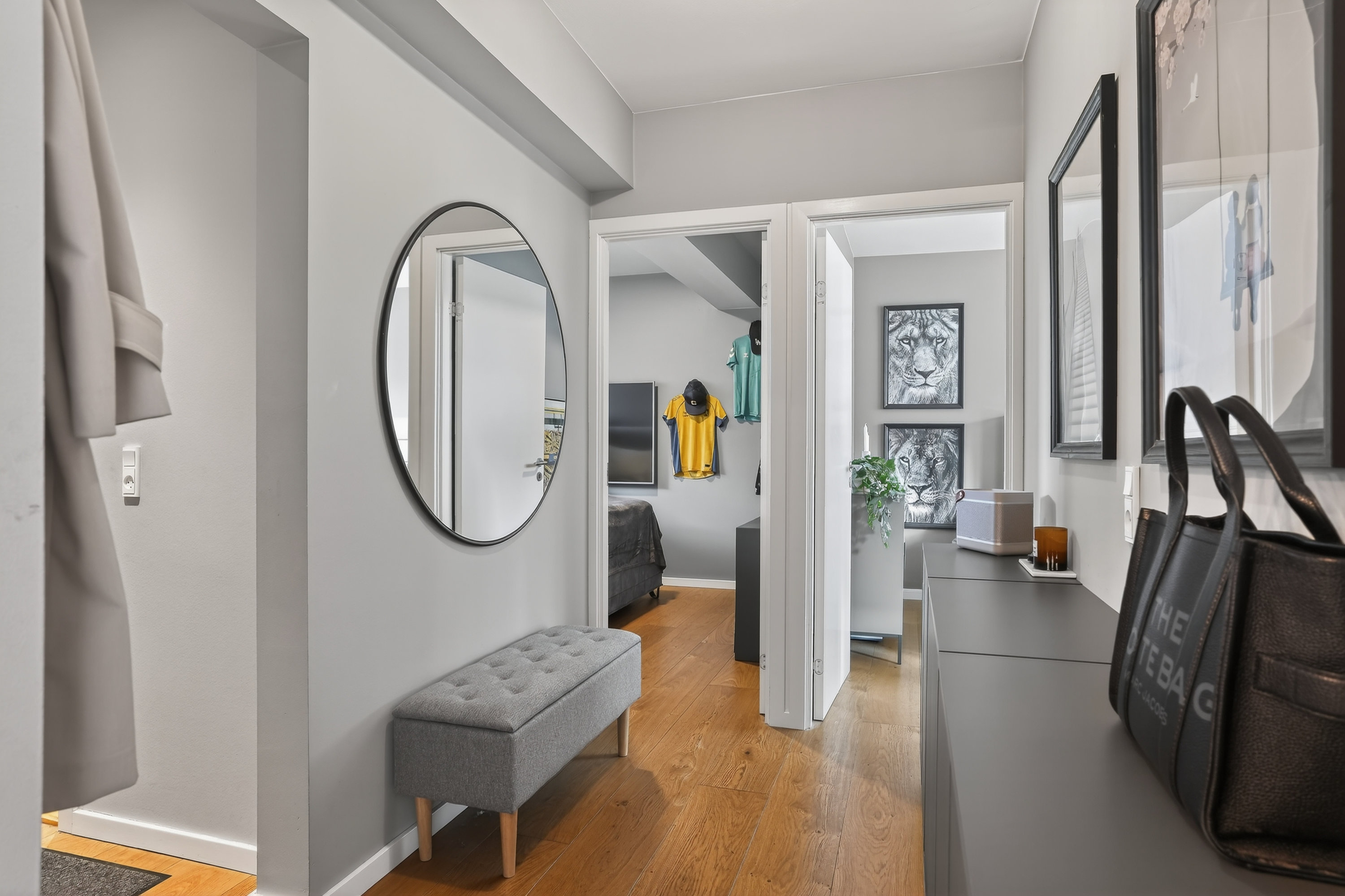 Fremhævet entré billede i fuldskærmstilstand. Billede af Vesterbrogade 192, 1. 1., 1800 Frederiksberg C