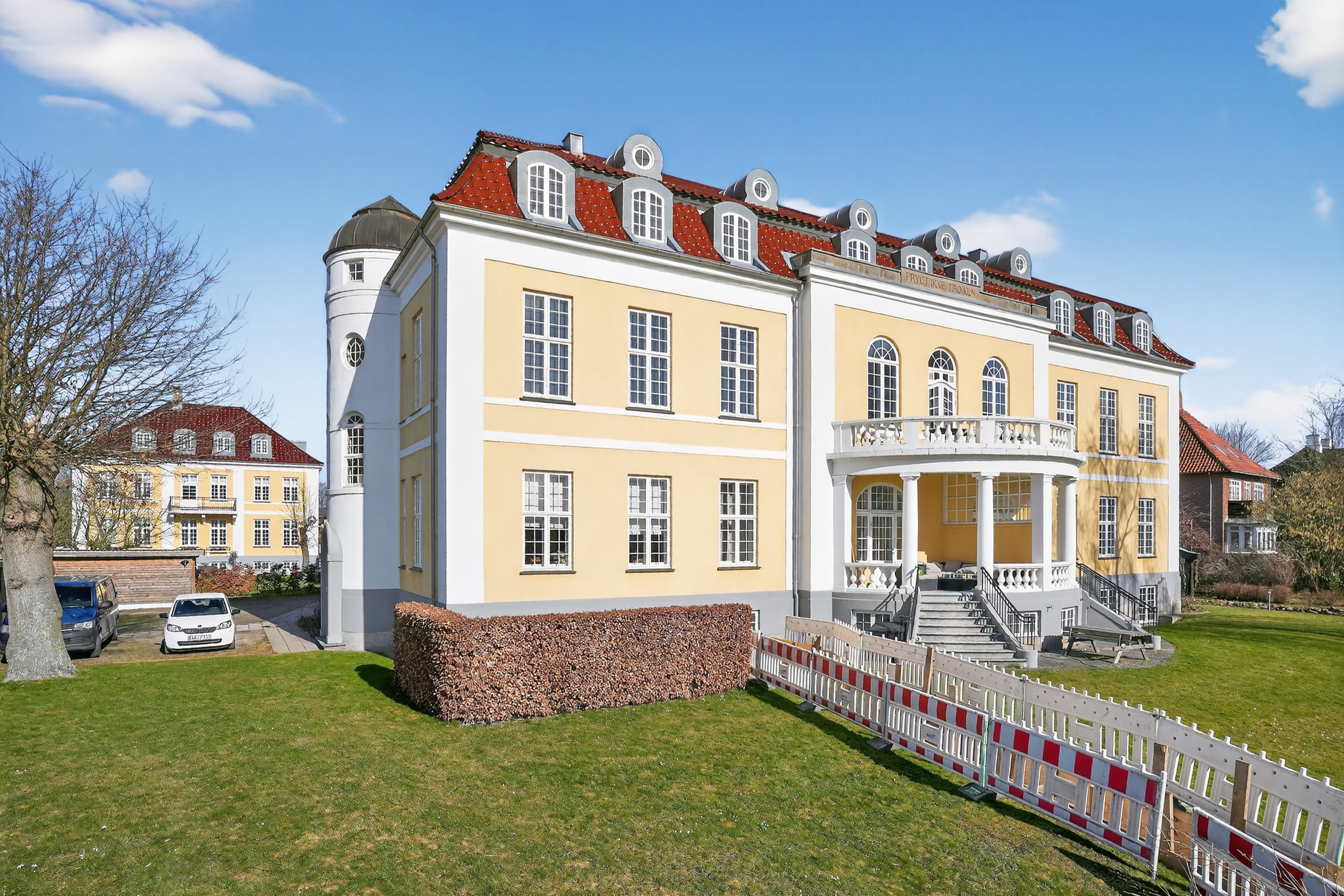 Fremhævet ejendommen billede i fuldskærmstilstand. Billede af Strandagervej 24, 2900 Hellerup