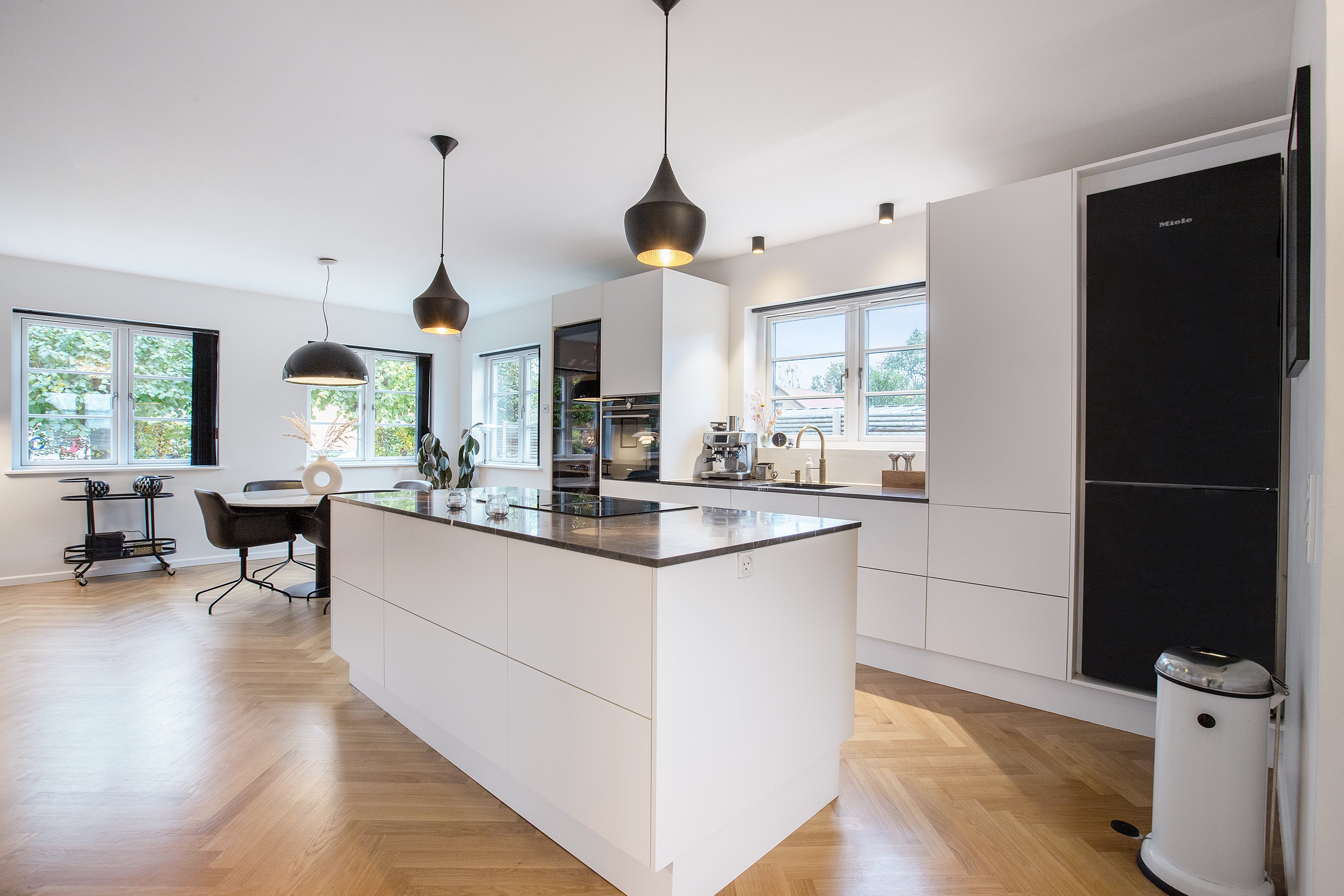 Fremhævet køkken alrum billede i fuldskærmstilstand. Billede af Merkur Alle 16, 2770 Kastrup