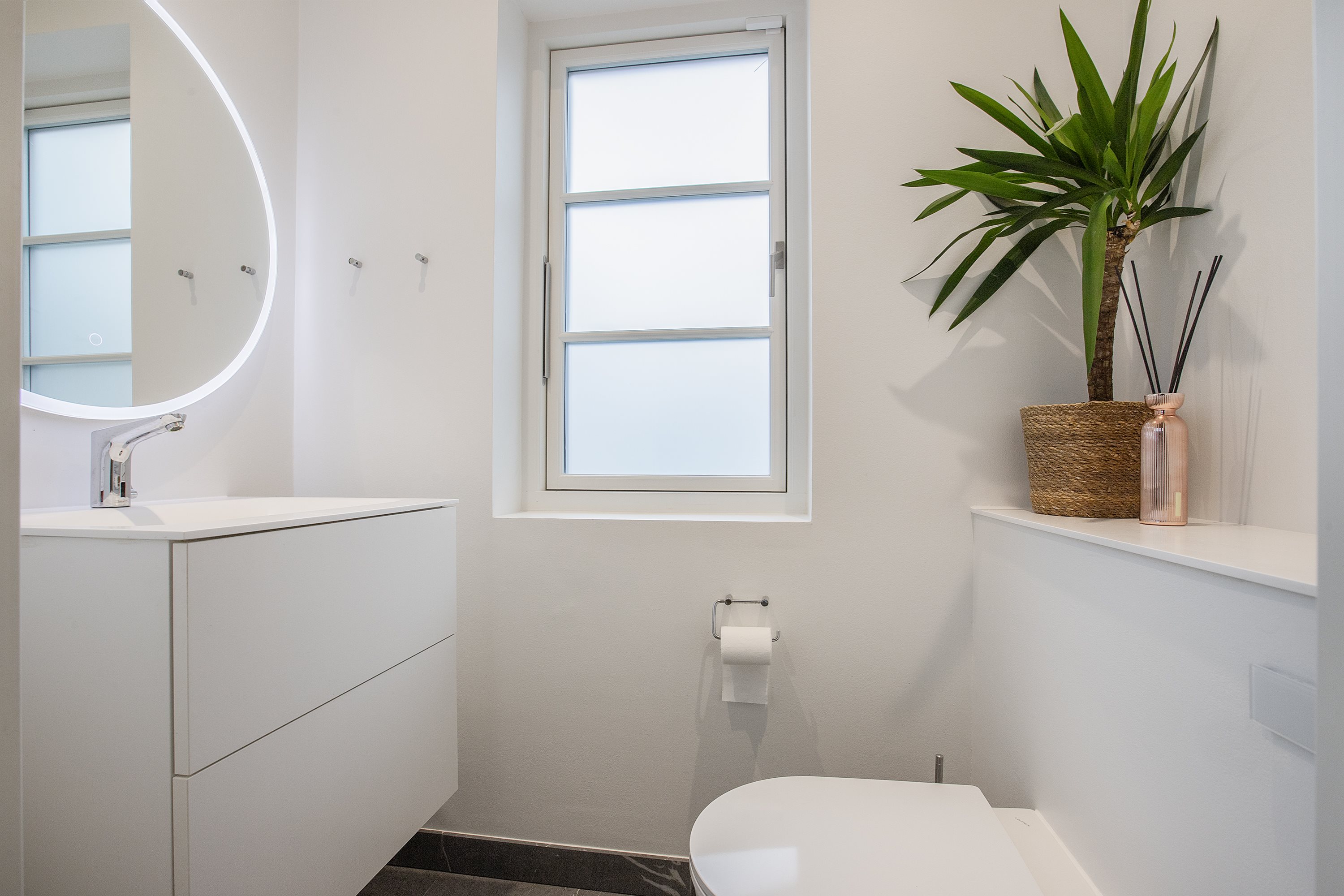 Fremhævet badeværelse billede i fuldskærmstilstand. Billede af Merkur Alle 16, 2770 Kastrup