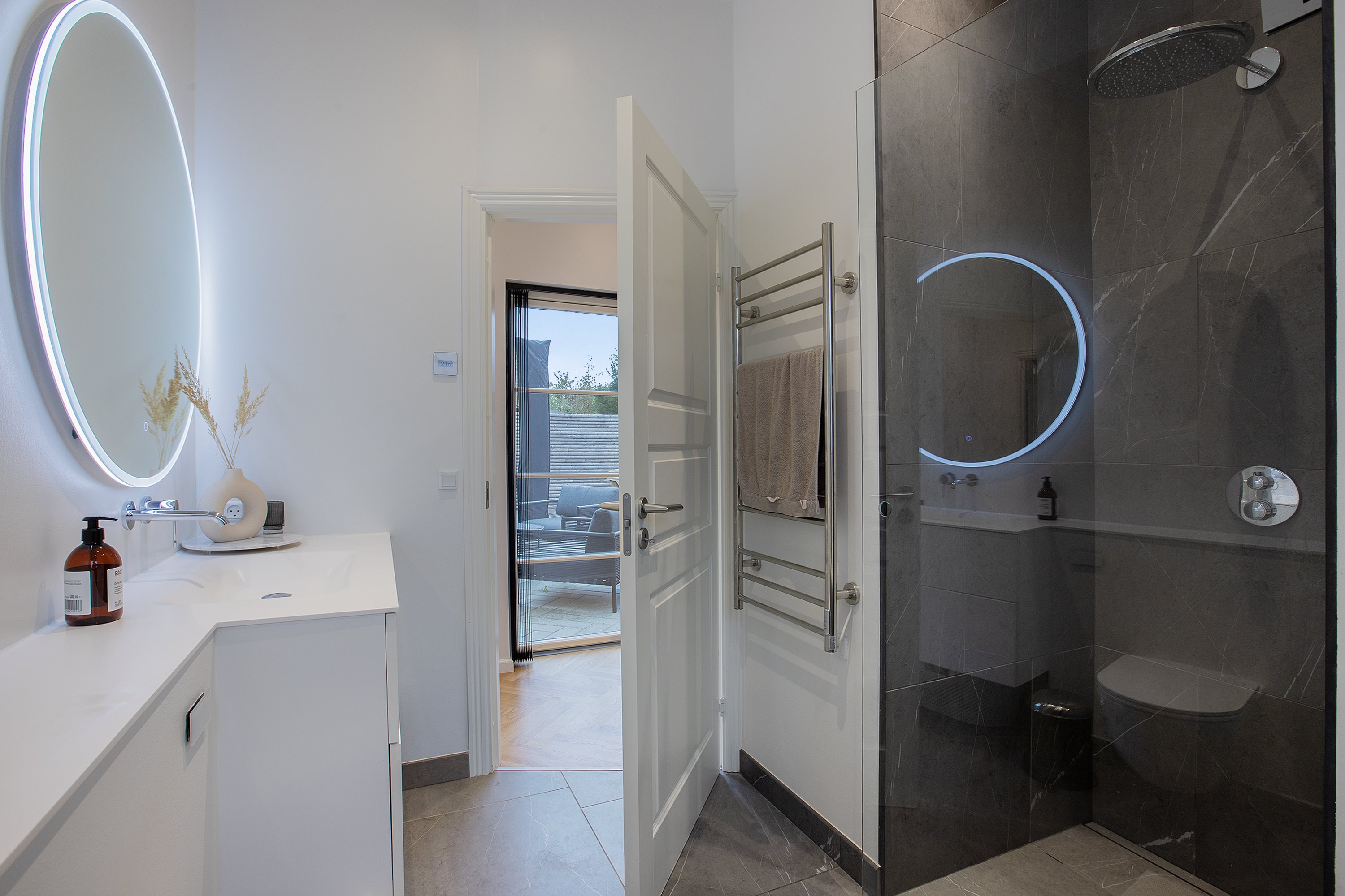 Fremhævet badeværelse billede i fuldskærmstilstand. Billede af Merkur Alle 16, 2770 Kastrup