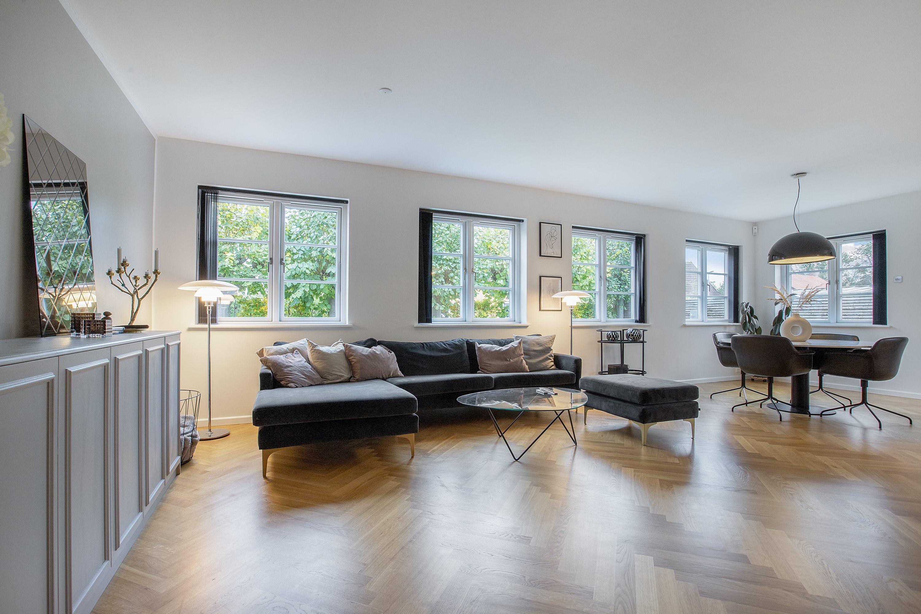 Fremhævet stue billede i fuldskærmstilstand. Billede af Merkur Alle 16, 2770 Kastrup