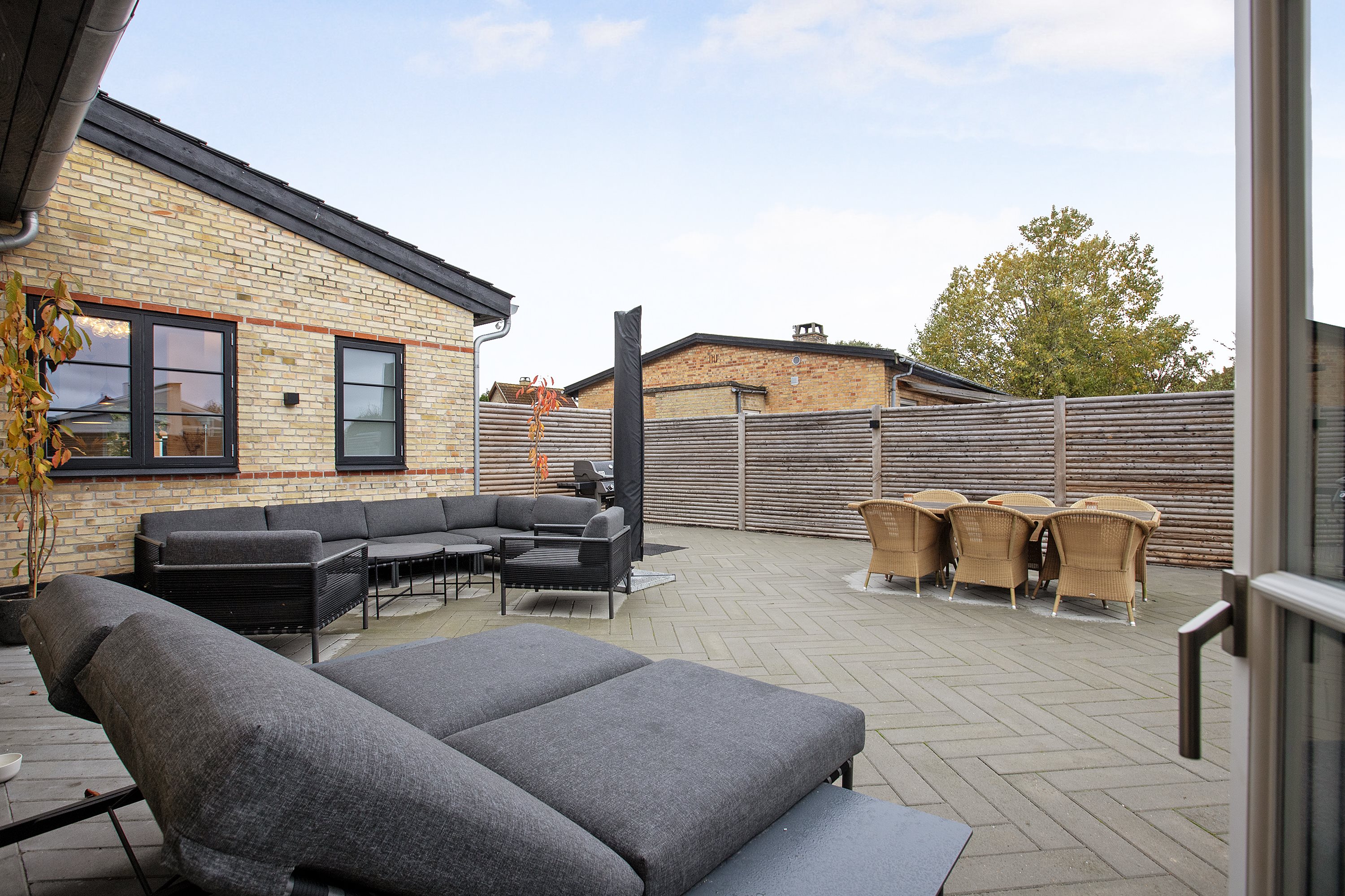 Fremhævet terrasse billede i fuldskærmstilstand. Billede af Merkur Alle 16, 2770 Kastrup