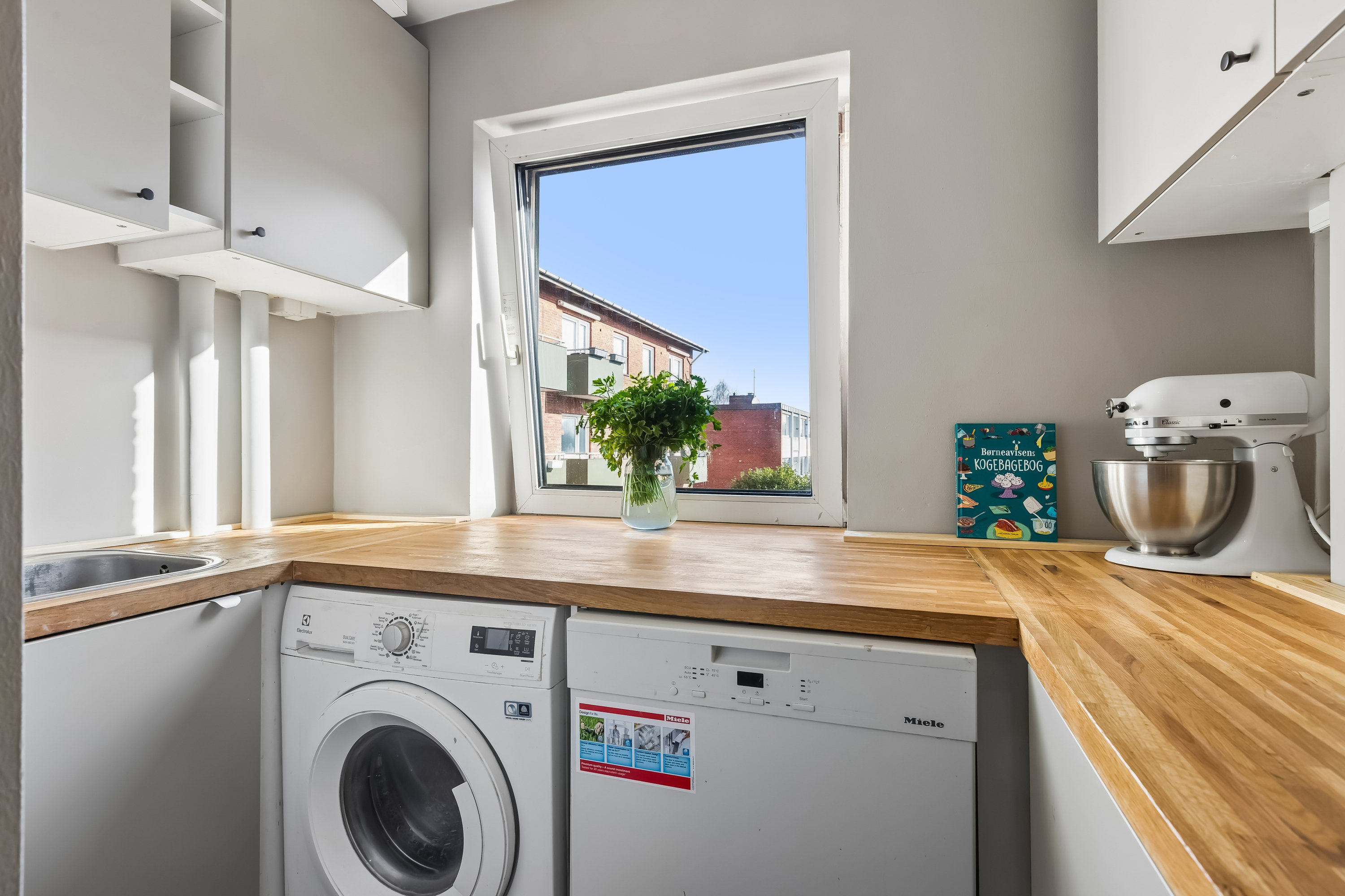 Fremhævet køkken billede i fuldskærmstilstand. Billede af Amager Landevej 49, 1. th., 2770 Kastrup