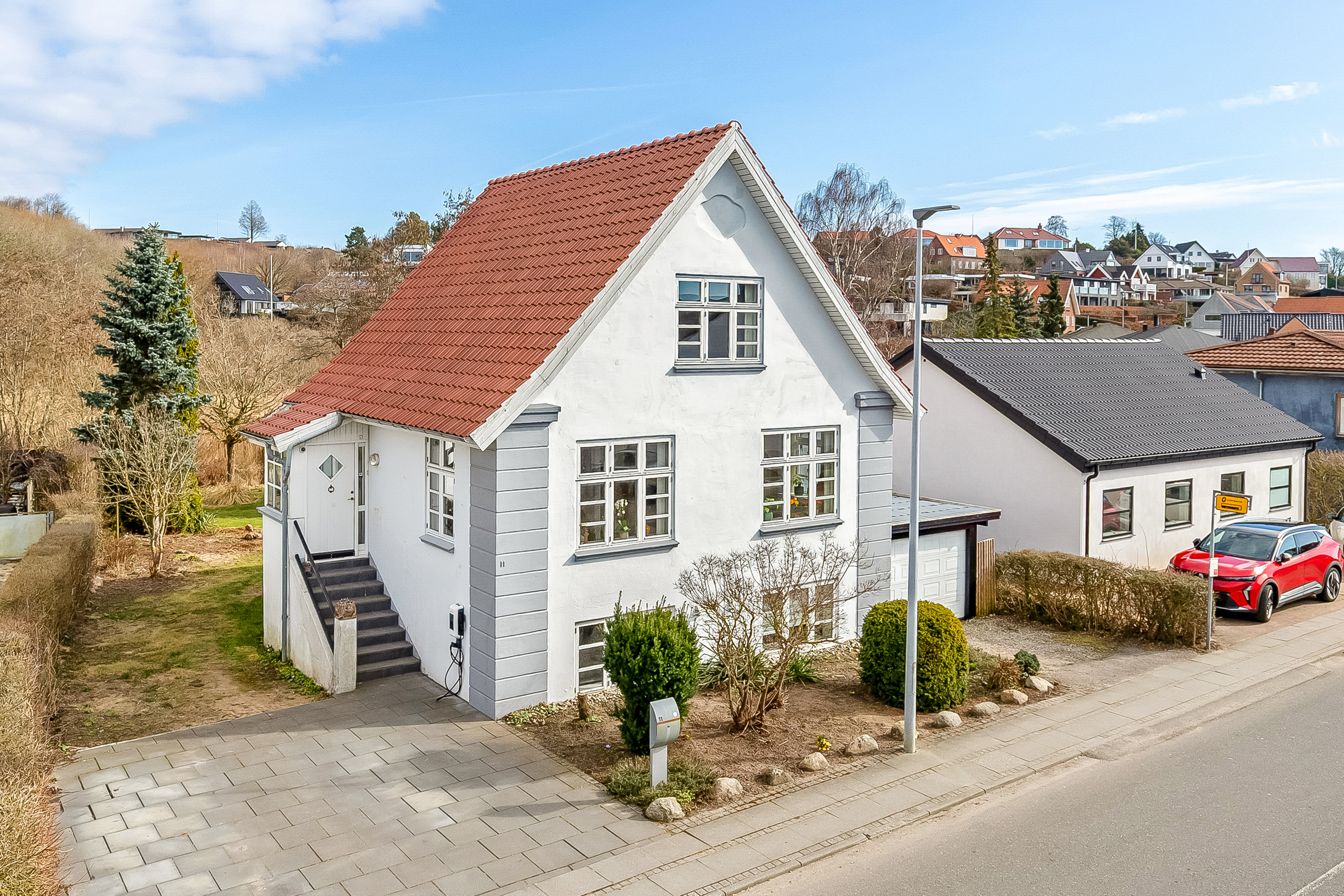 Fremhævet mastefoto billede i fuldskærmstilstand. Billede af Fjordvej 11, Strandhuse, 6000 Kolding