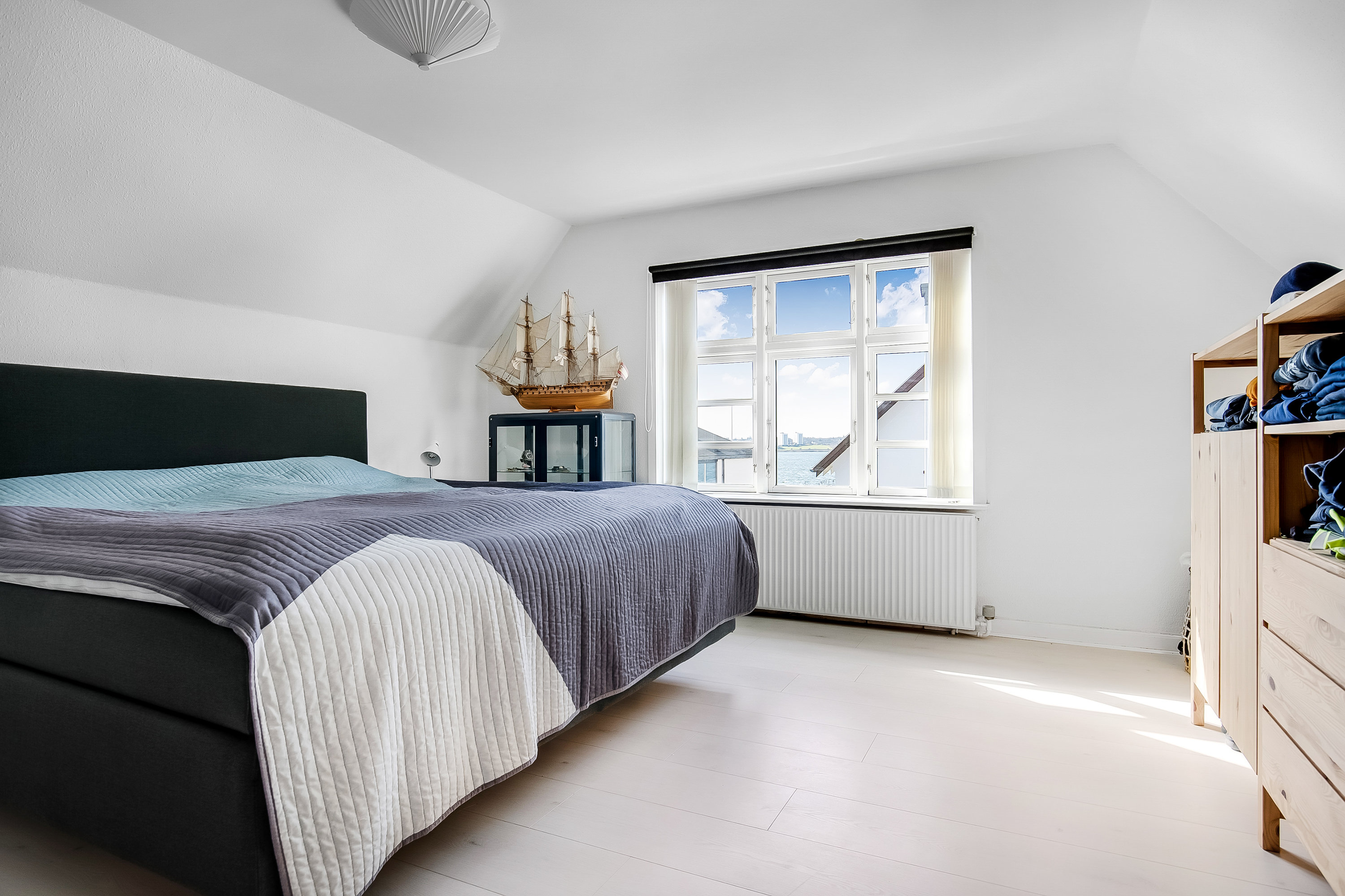 Fremhævet soveværelse billede i fuldskærmstilstand. Billede af Fjordvej 11, Strandhuse, 6000 Kolding