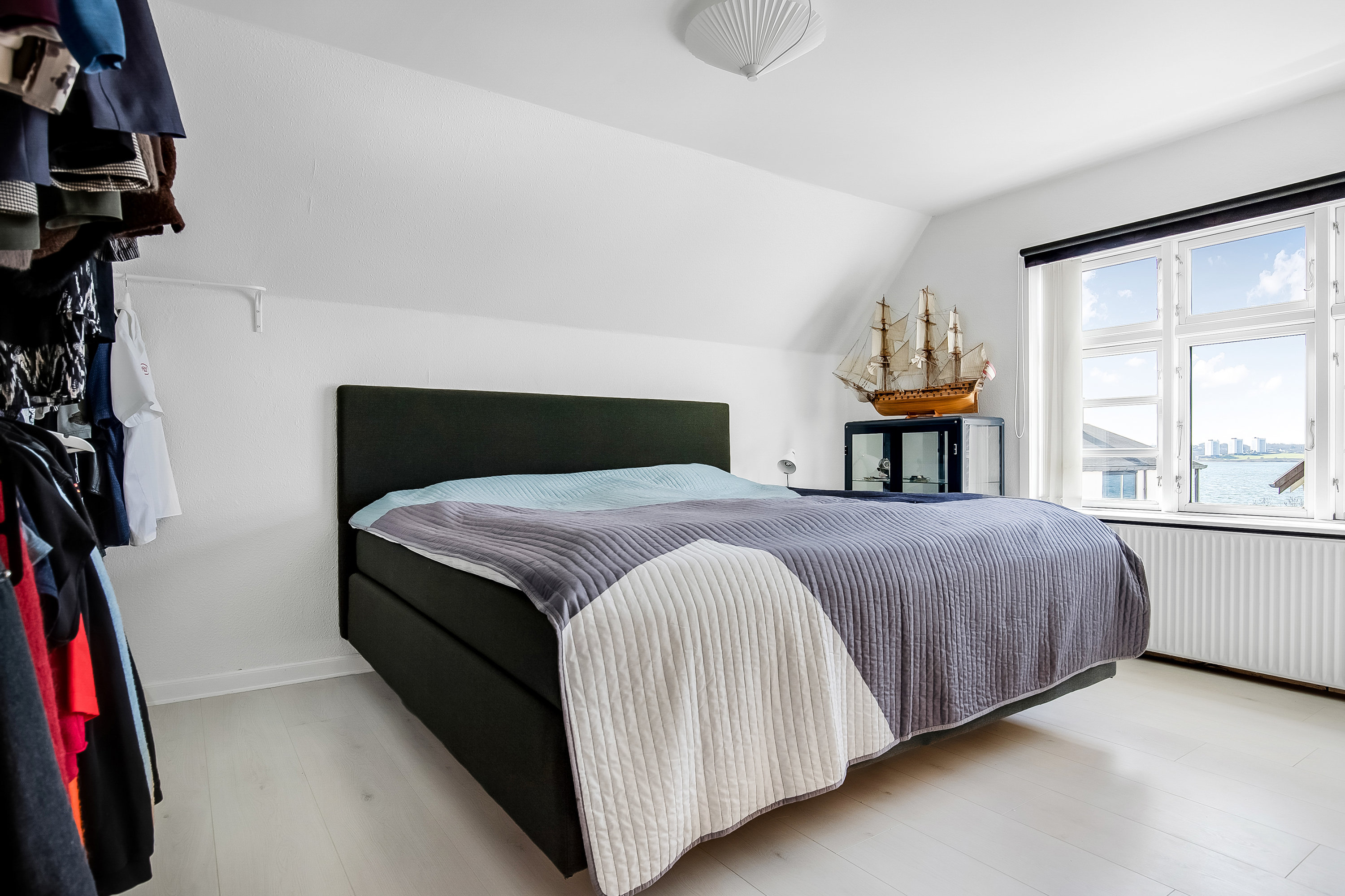 Fremhævet soveværelse billede i fuldskærmstilstand. Billede af Fjordvej 11, Strandhuse, 6000 Kolding