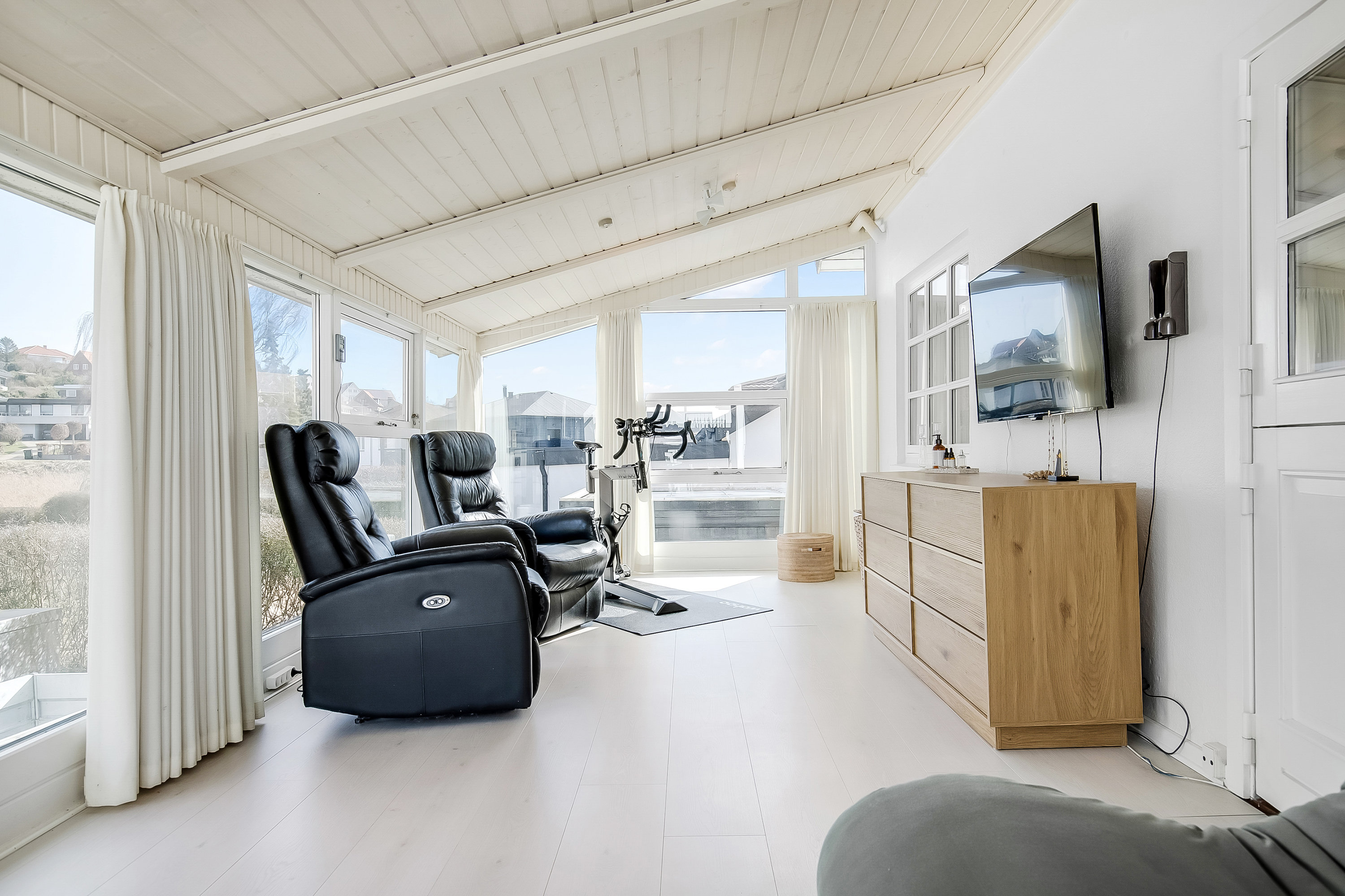 Fremhævet udestue billede i fuldskærmstilstand. Billede af Fjordvej 11, Strandhuse, 6000 Kolding