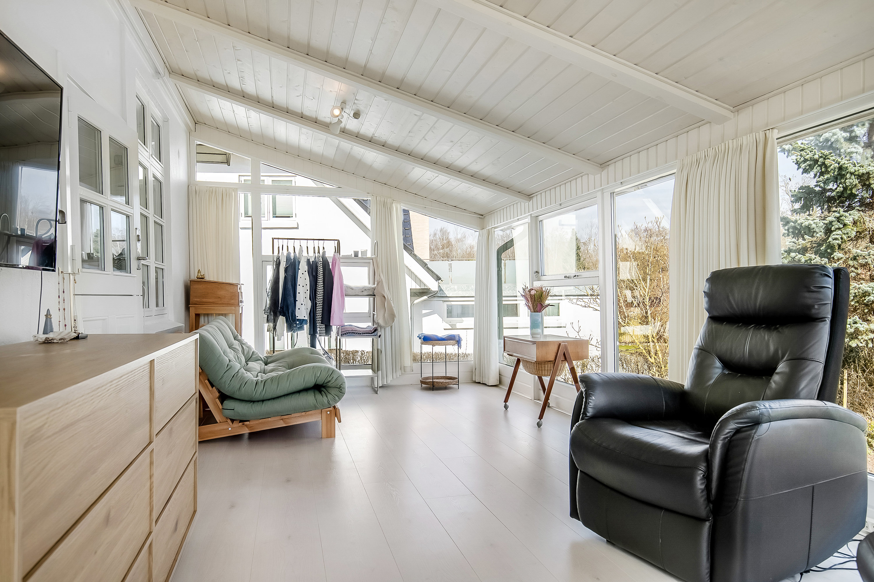 Fremhævet udestue billede i fuldskærmstilstand. Billede af Fjordvej 11, Strandhuse, 6000 Kolding