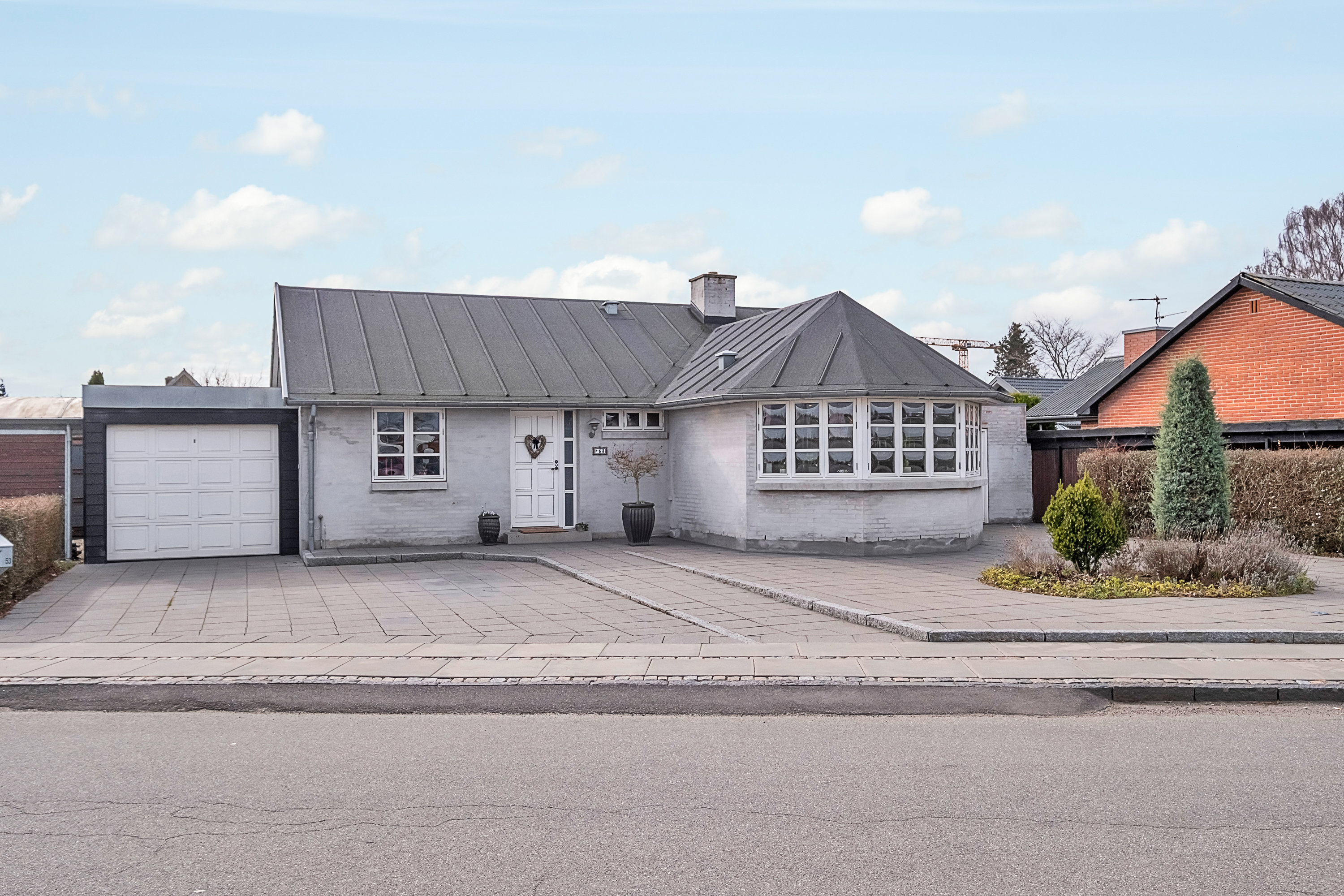 Fremhævet facade billede i fuldskærmstilstand. Billede af Hedevej 53, 8240 Risskov