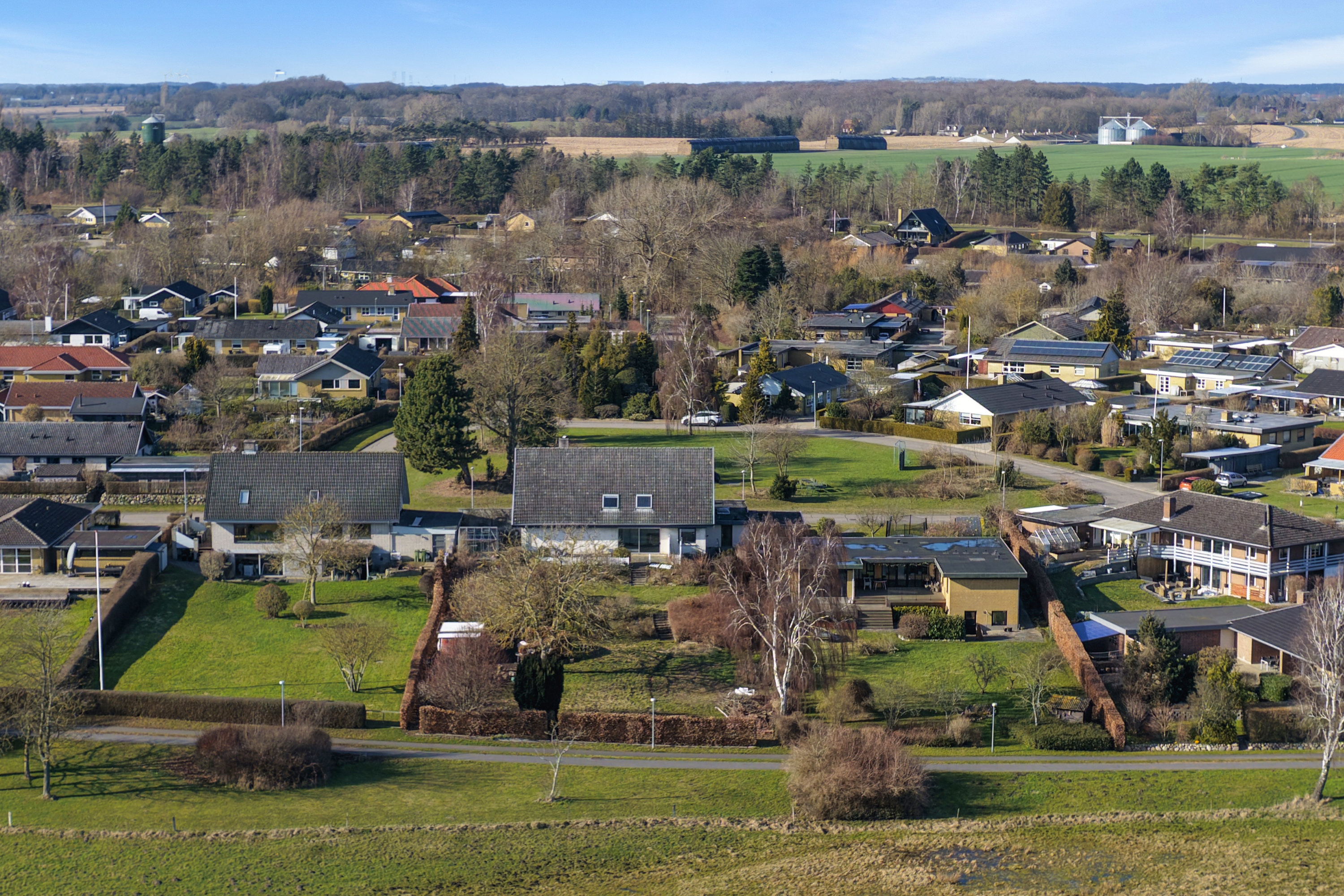 Miniaturebillede 1: luftfoto. Billede af Krokusvænget 3, 5540 Ullerslev