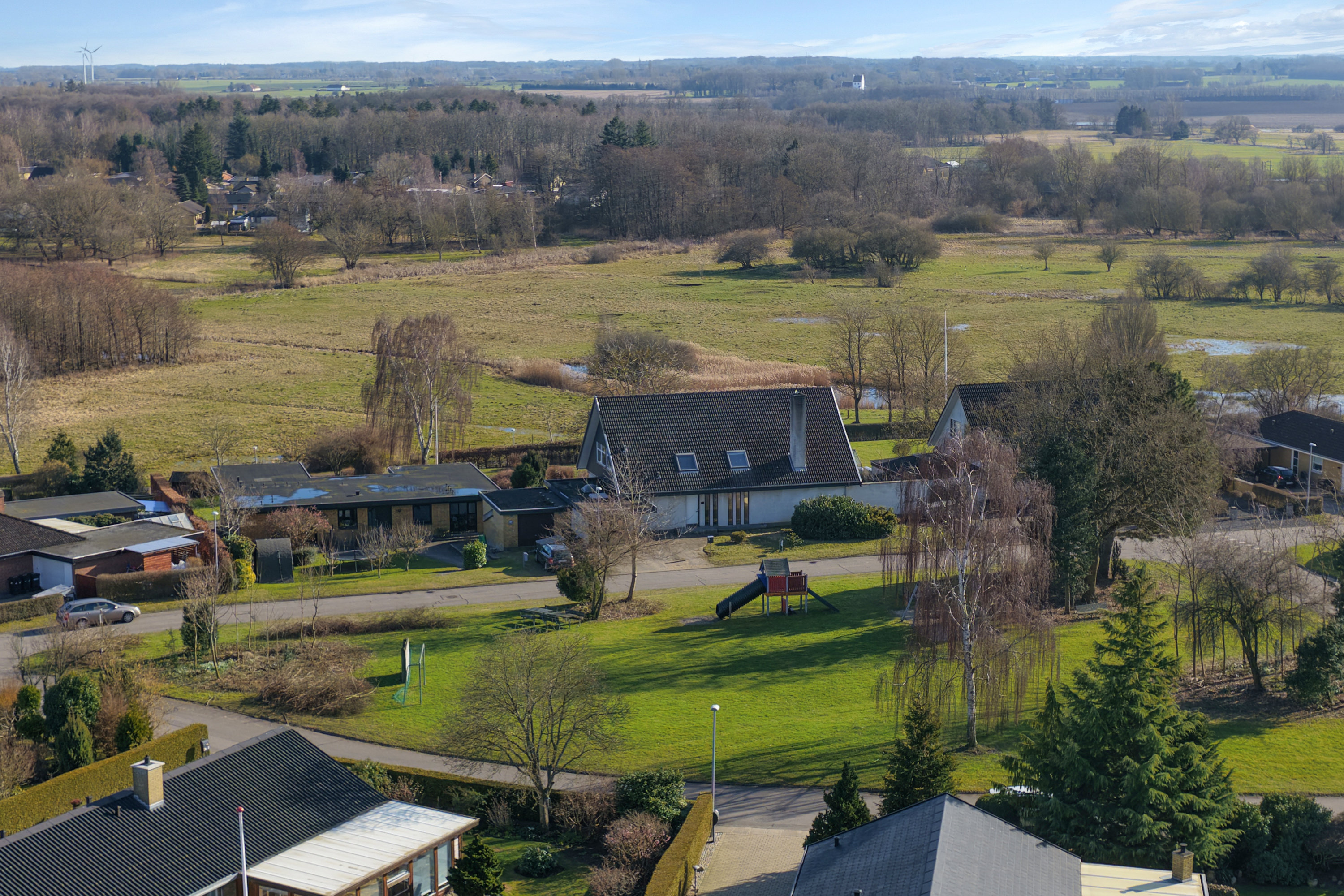 Fremhævet luftfoto billede i fuldskærmstilstand. Billede af Krokusvænget 3, 5540 Ullerslev