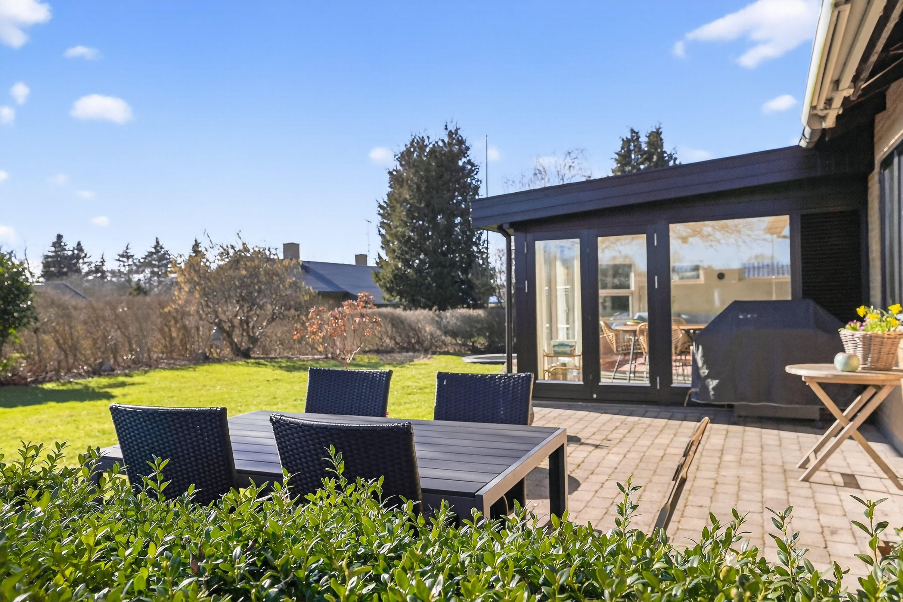 Fremhævet terrasse billede i fuldskærmstilstand. Billede af Birgitte Gøyesvej 28, 3400 Hillerød