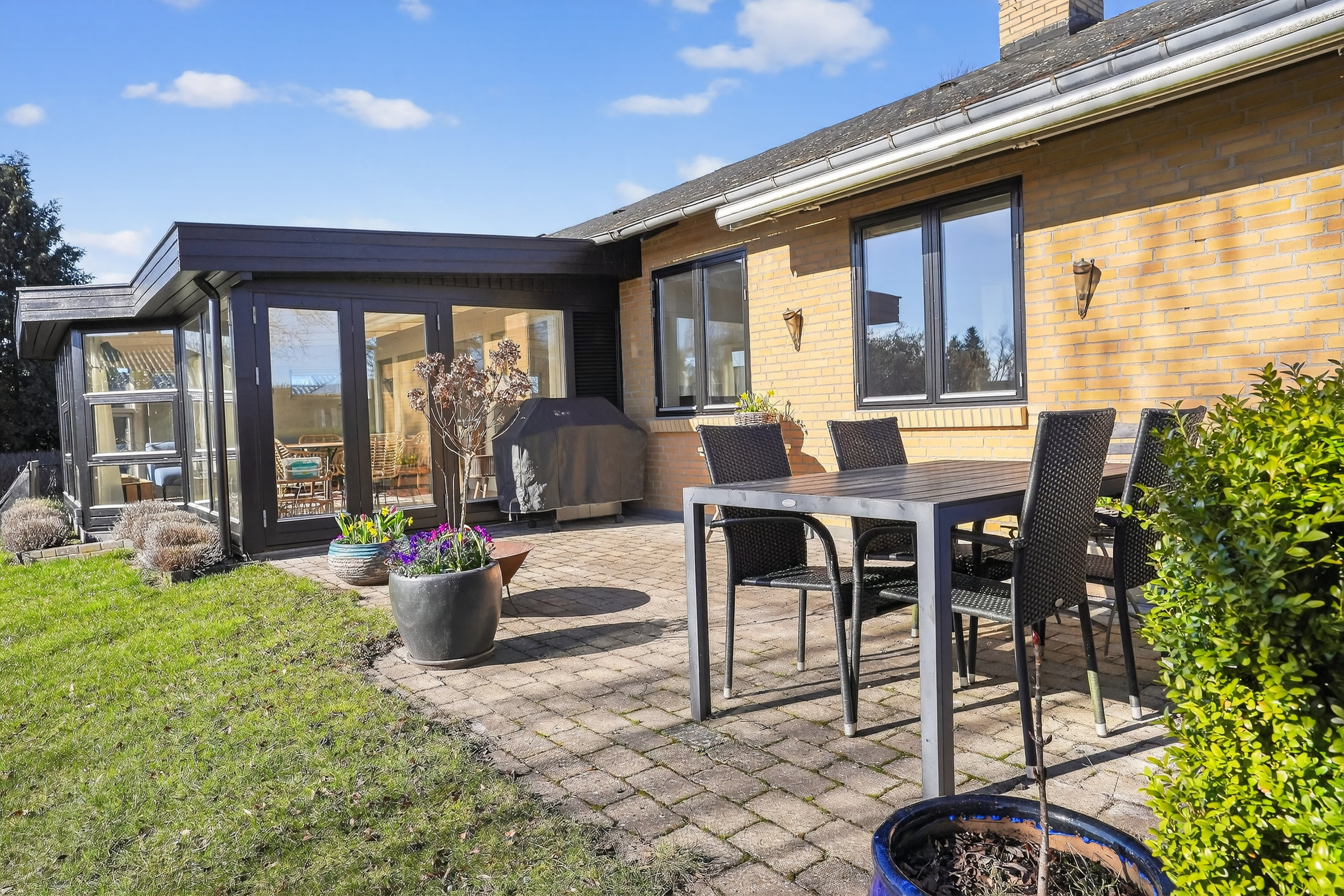 Fremhævet terrasse billede i fuldskærmstilstand. Billede af Birgitte Gøyesvej 28, 3400 Hillerød