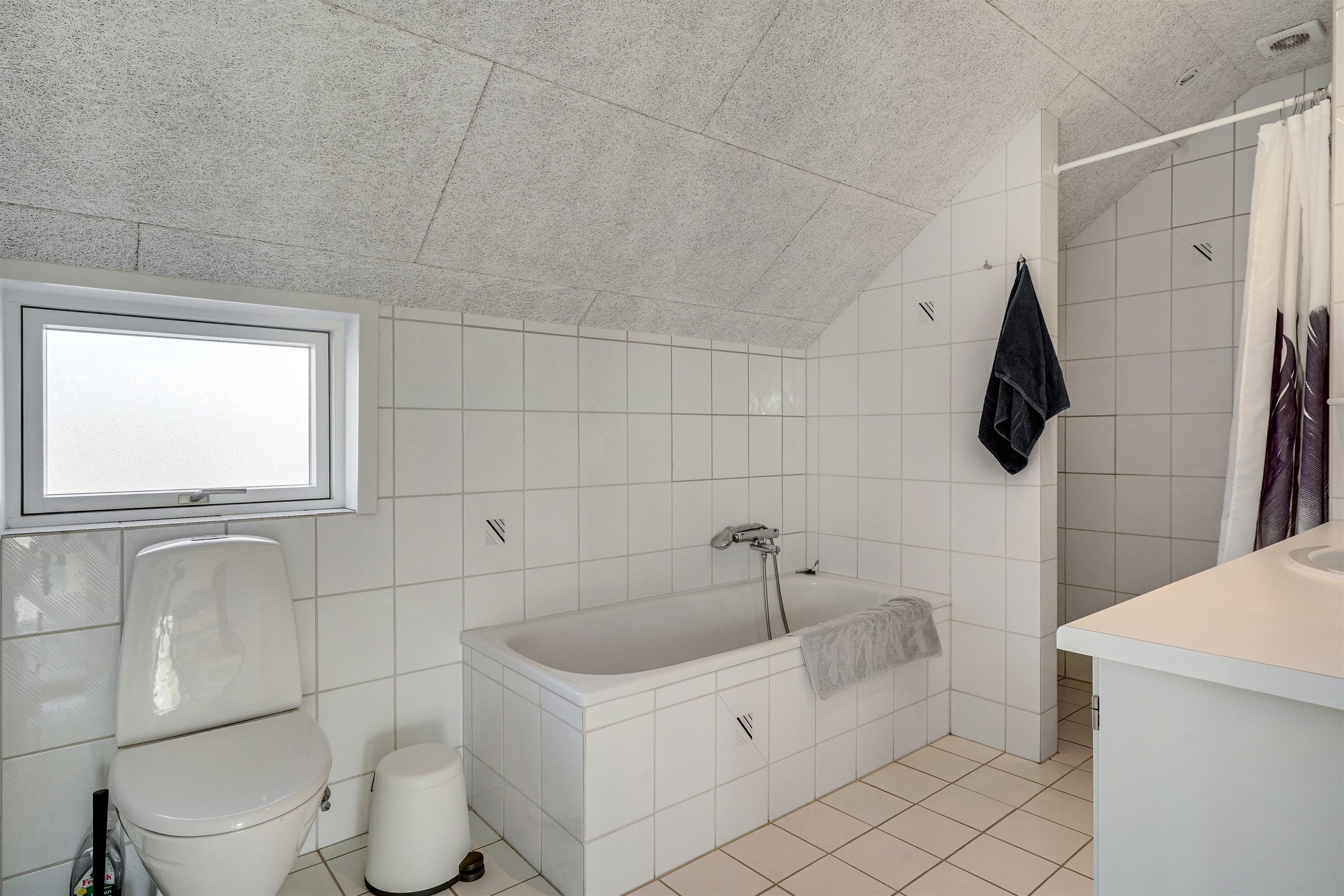 Fremhævet badeværelse billede i fuldskærmstilstand. Billede af Nordre Fovrfeldvej 16B, 6710 Esbjerg V