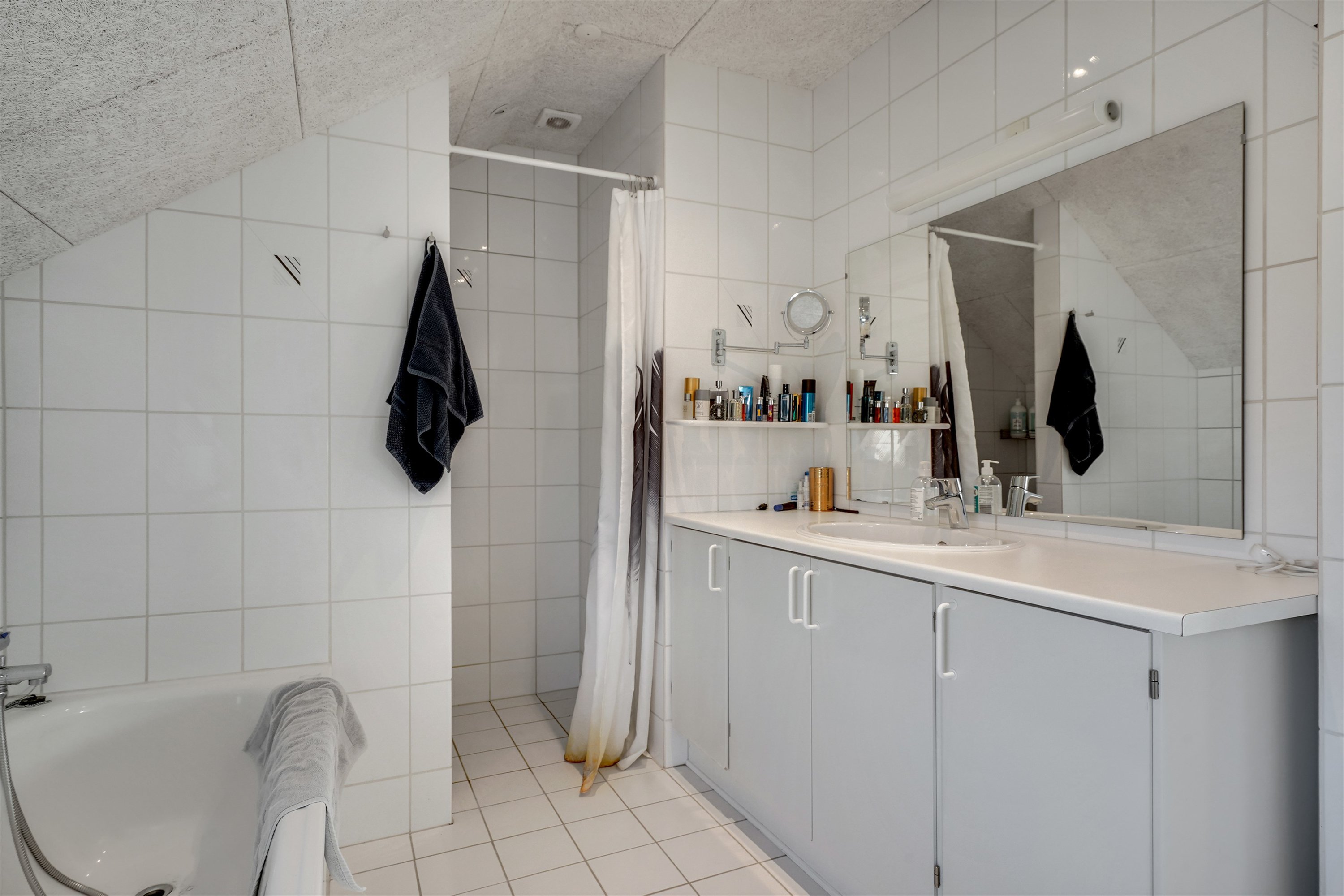 Fremhævet badeværelse billede i fuldskærmstilstand. Billede af Nordre Fovrfeldvej 16B, 6710 Esbjerg V