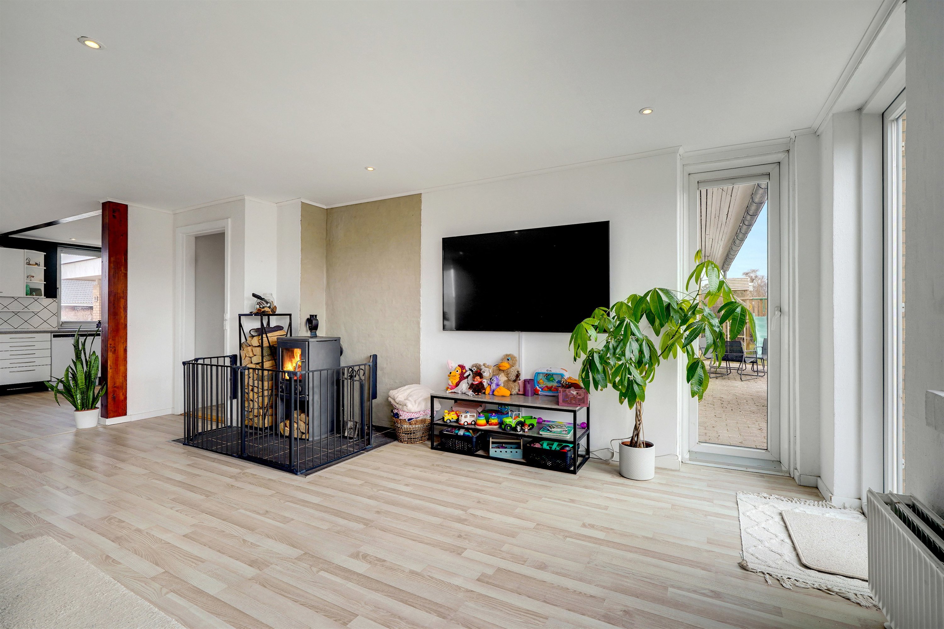 Fremhævet stue billede i fuldskærmstilstand. Billede af Fasanvej 16, 7184 Vandel