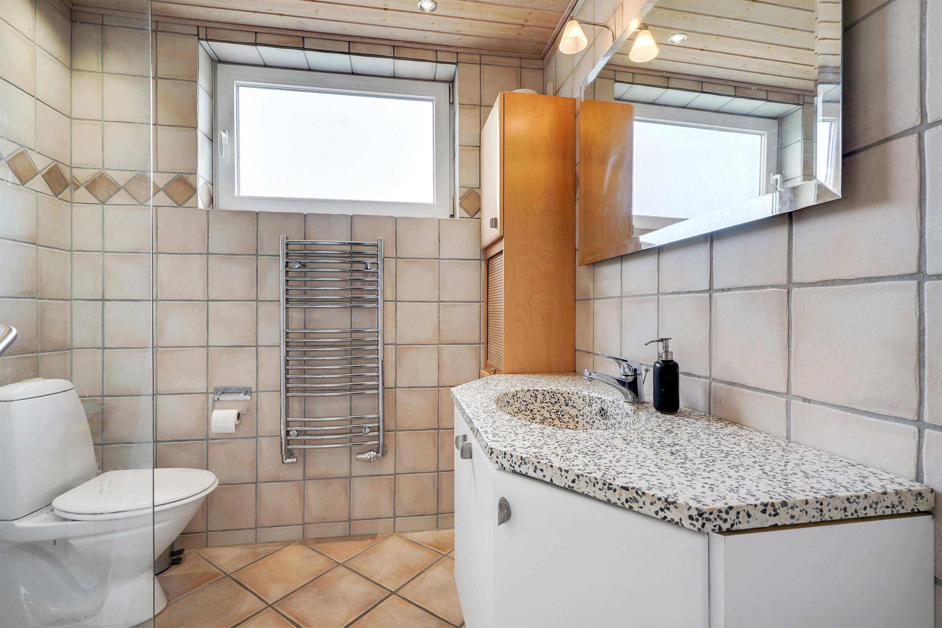 Fremhævet badeværelse billede i fuldskærmstilstand. Billede af Fasanvej 16, 7184 Vandel