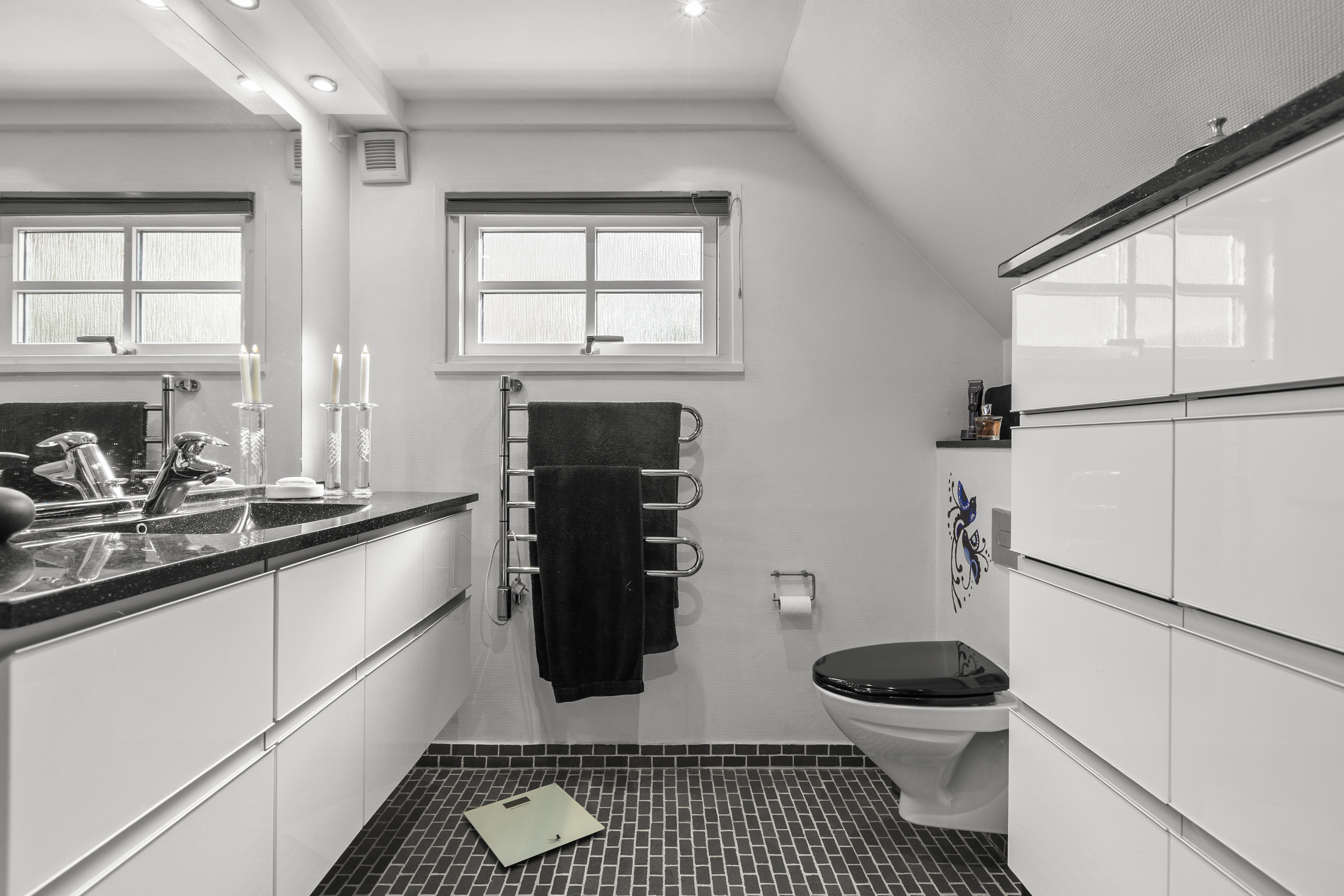 Fremhævet badeværelse billede i fuldskærmstilstand. Billede af Elverhøjen 6, 4400 Kalundborg