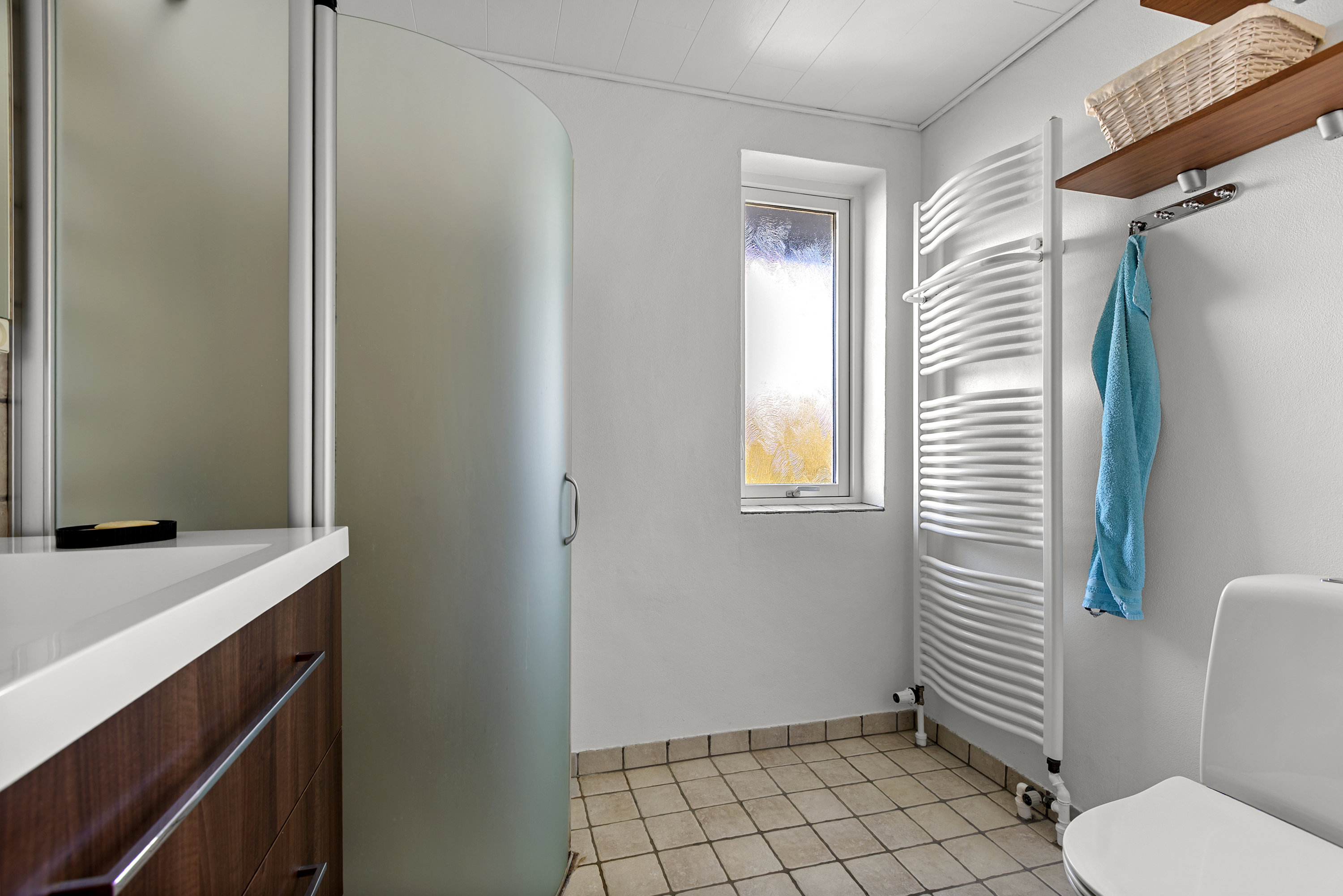 Fremhævet badeværelse billede i fuldskærmstilstand. Billede af Skolelodden 12, Viskinge, 4470 Svebølle