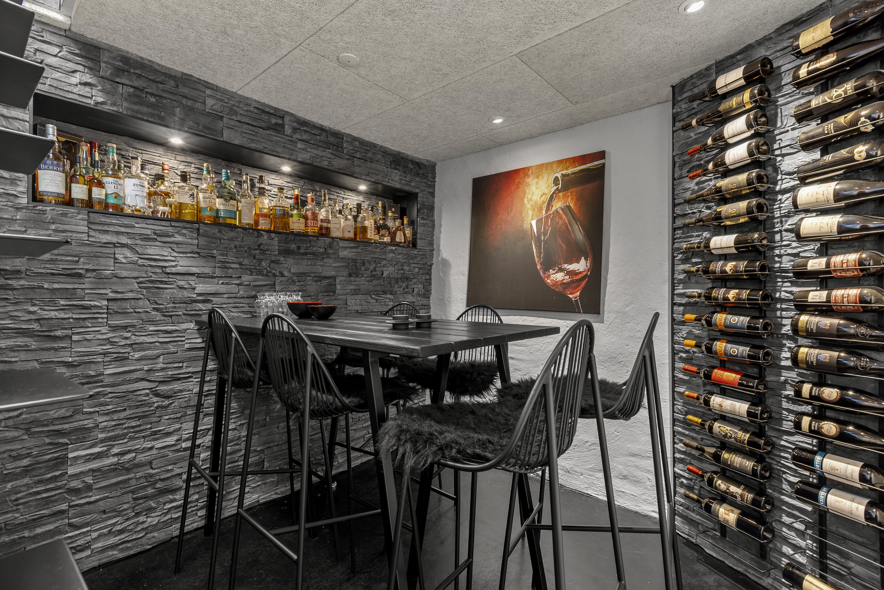 Fremhævet vinkælder billede i fuldskærmstilstand. Billede af Bøgevej 1, 4400 Kalundborg