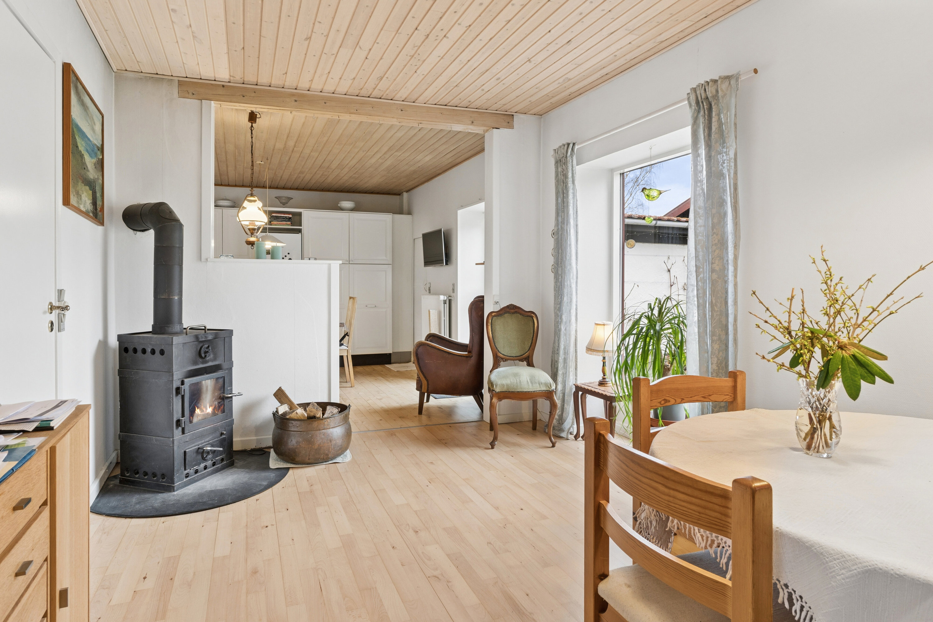 Fremhævet spisestue billede i fuldskærmstilstand. Billede af Vejenbrødvej 34, 2980 Kokkedal