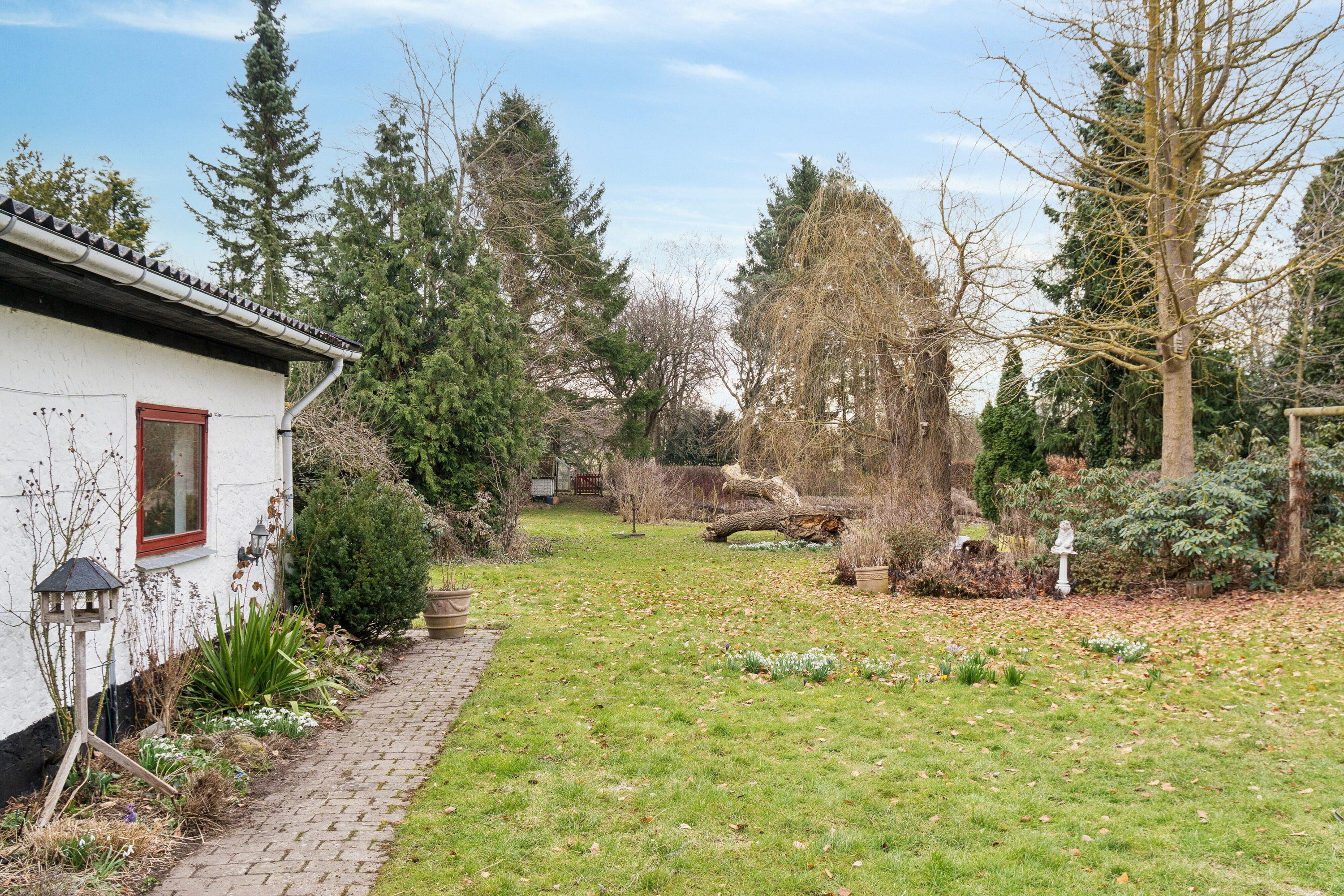 Miniaturebillede 1: set fra haven. Billede af Vejenbrødvej 34, 2980 Kokkedal