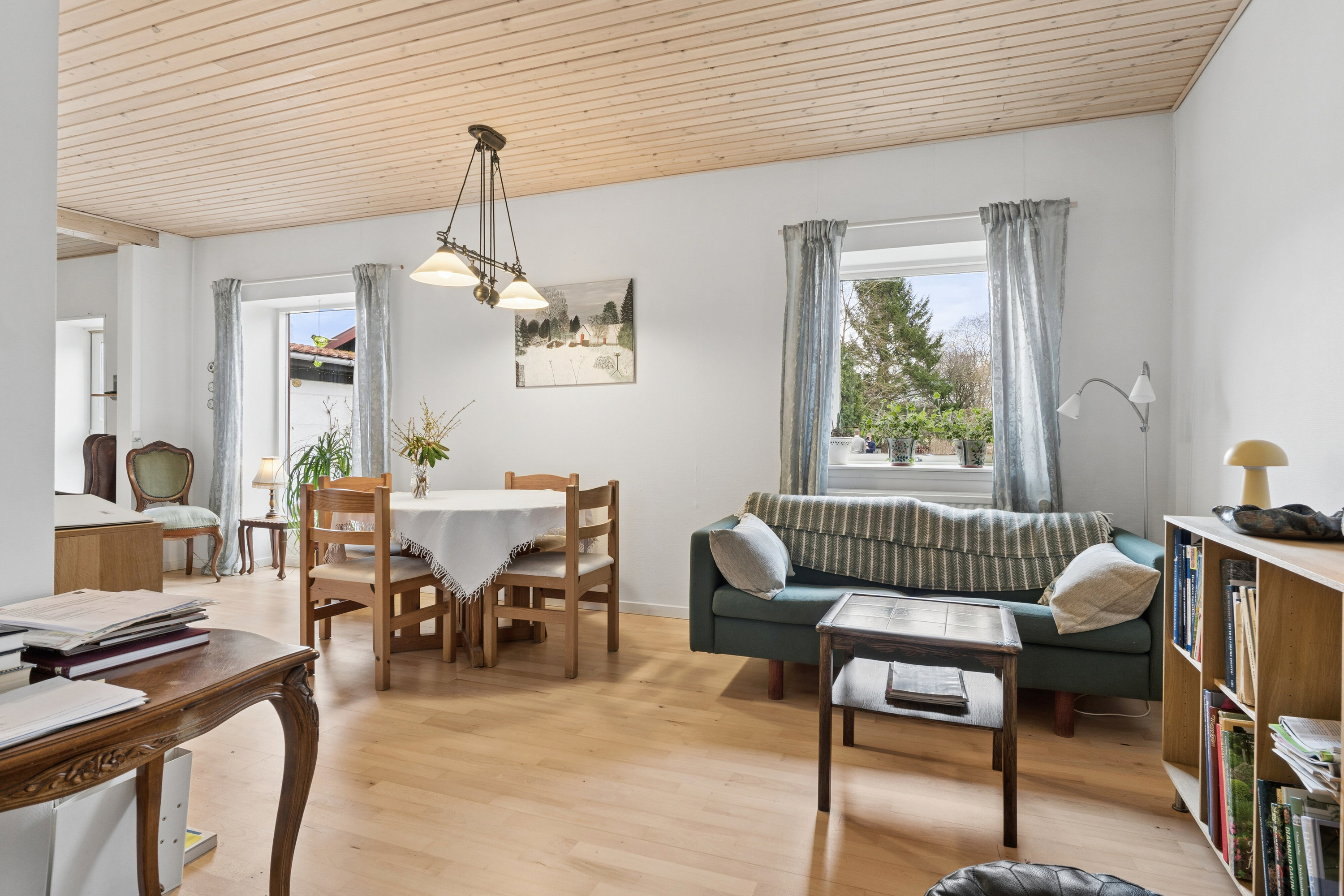 Fremhævet stue billede i fuldskærmstilstand. Billede af Vejenbrødvej 34, 2980 Kokkedal