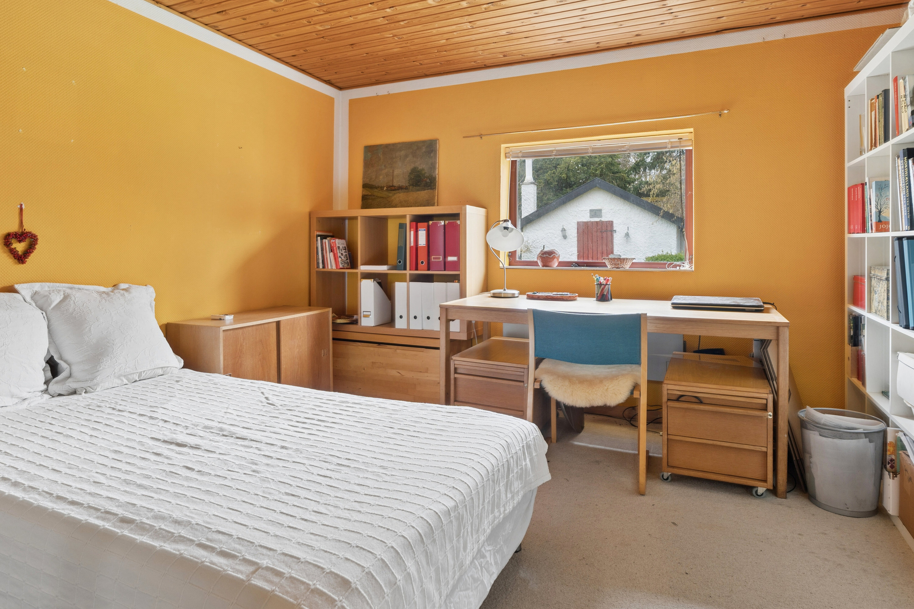 Fremhævet soveværelse billede i fuldskærmstilstand. Billede af Vejenbrødvej 34, 2980 Kokkedal