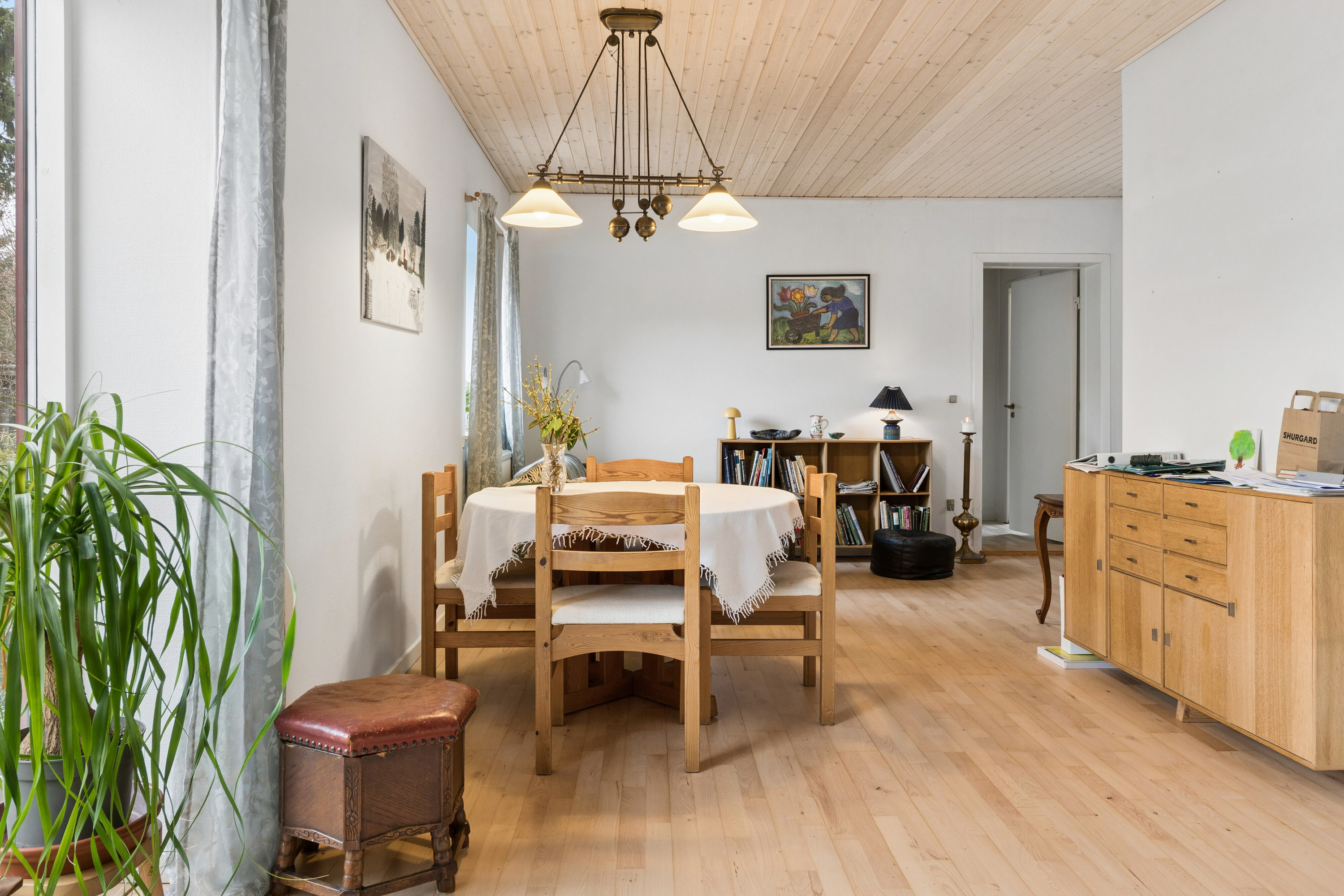 Fremhævet spisestue billede i fuldskærmstilstand. Billede af Vejenbrødvej 34, 2980 Kokkedal