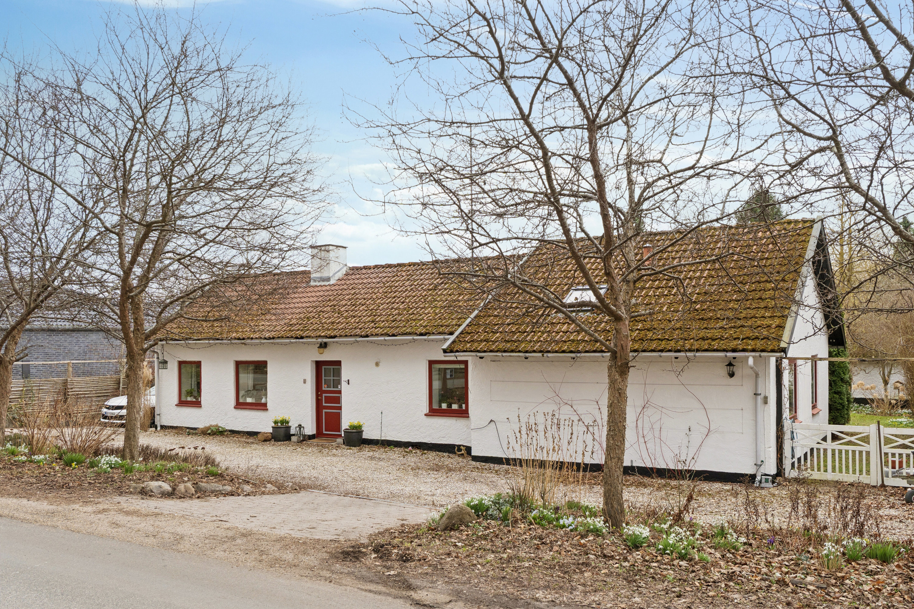 Fremhævet set fra vejen billede i fuldskærmstilstand. Billede af Vejenbrødvej 34, 2980 Kokkedal