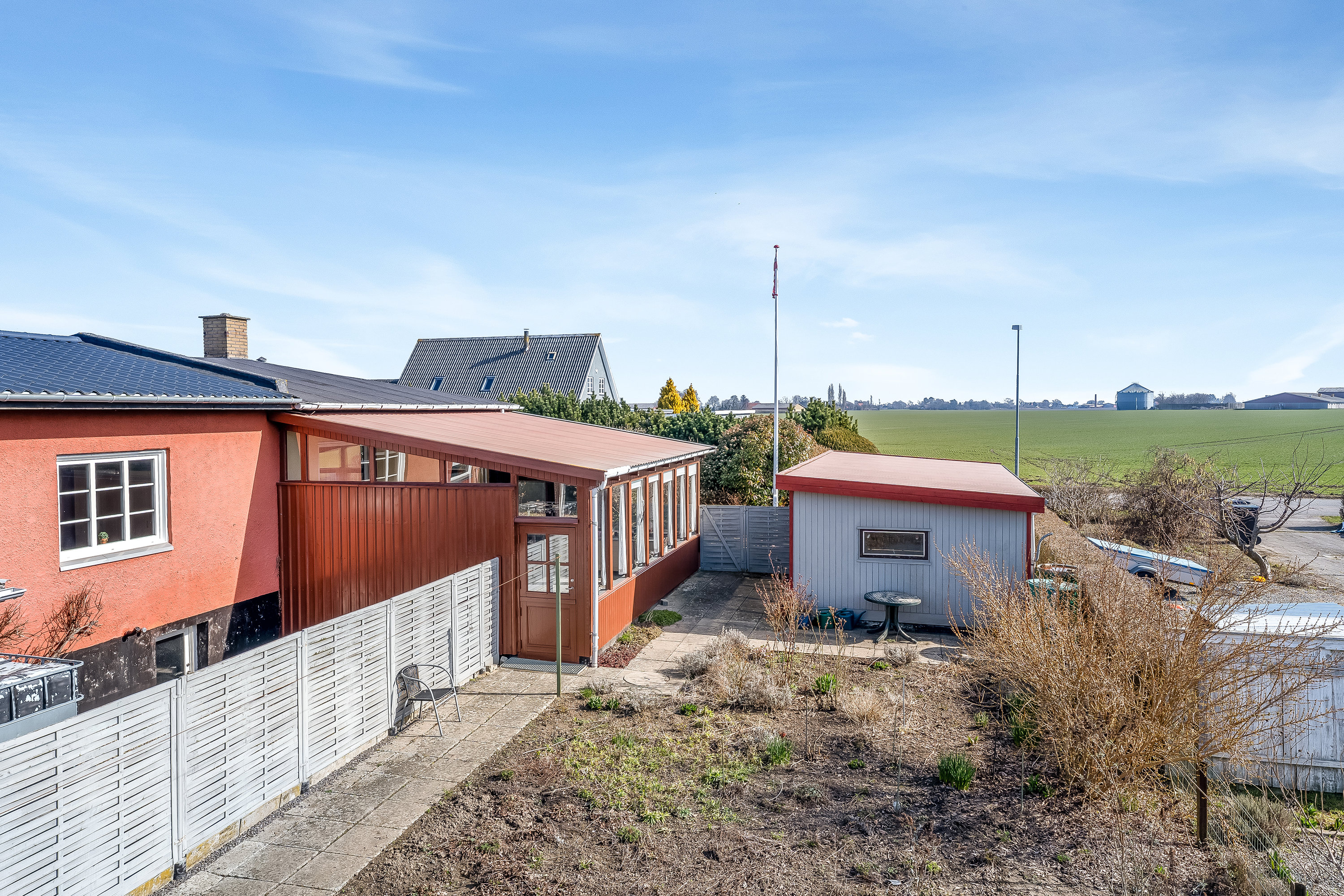 Fremhævet mastefoto billede i fuldskærmstilstand. Billede af Rosmarksvej 2, 4900 Nakskov